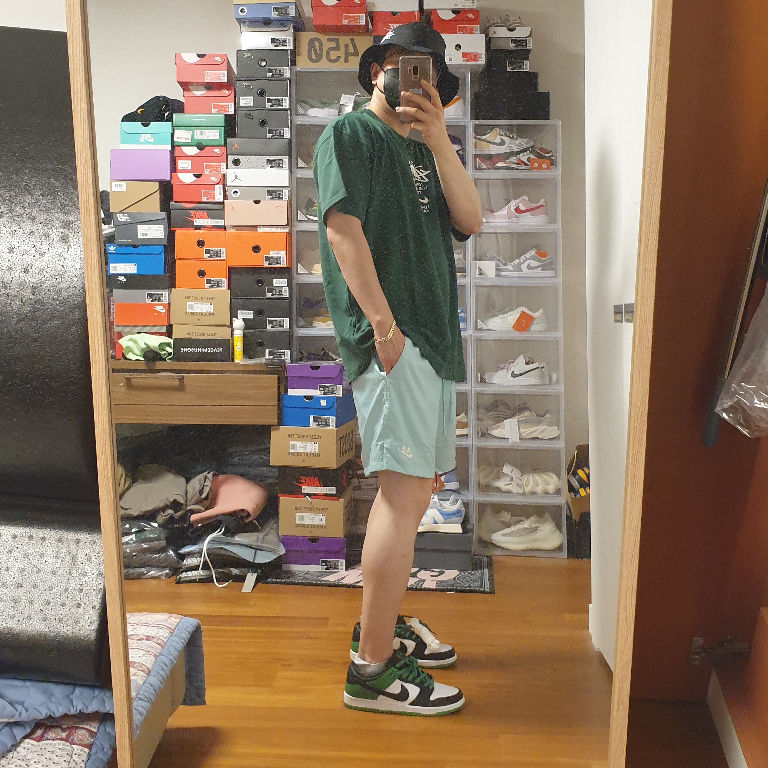 Nike x Stussy Bucket Hat Black, Nike x Stussy WT T-Shirt Green - US/EU 착용 스타일 - 3