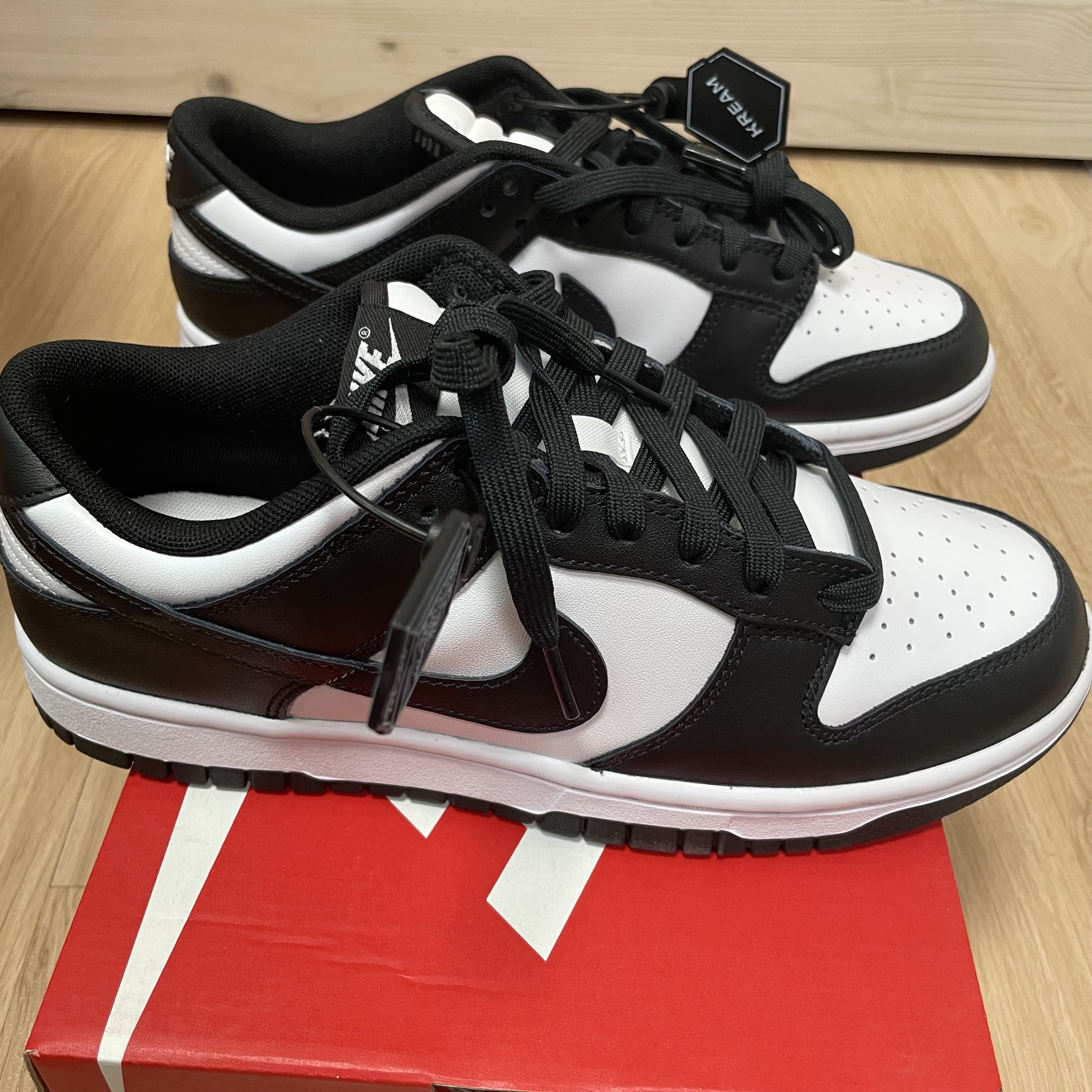 Nike Dunk Low Retro Black 착용 스타일 - 1