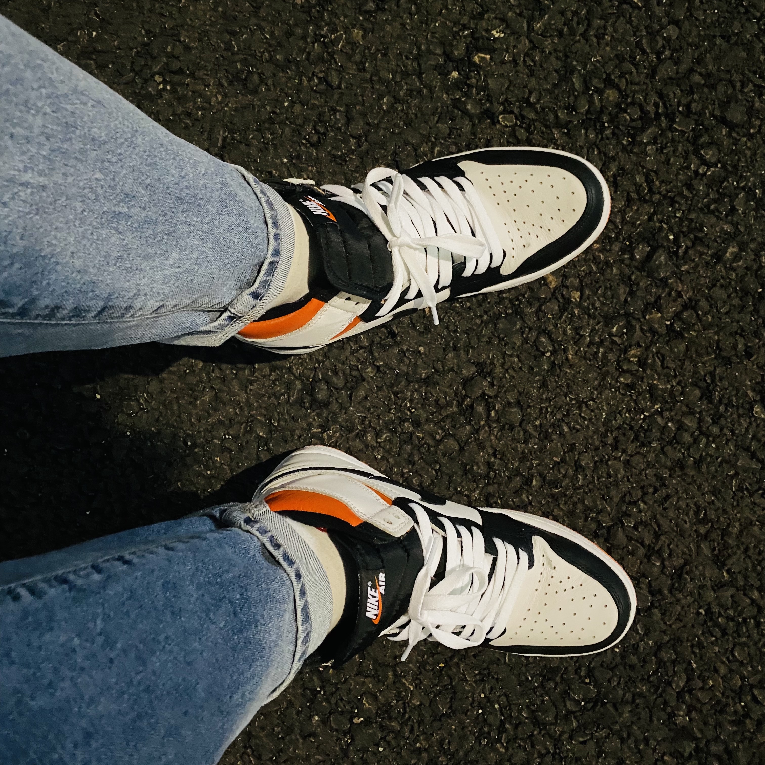 Jordan 1 Retro High OG Electro Orange 착용 스타일 - 3