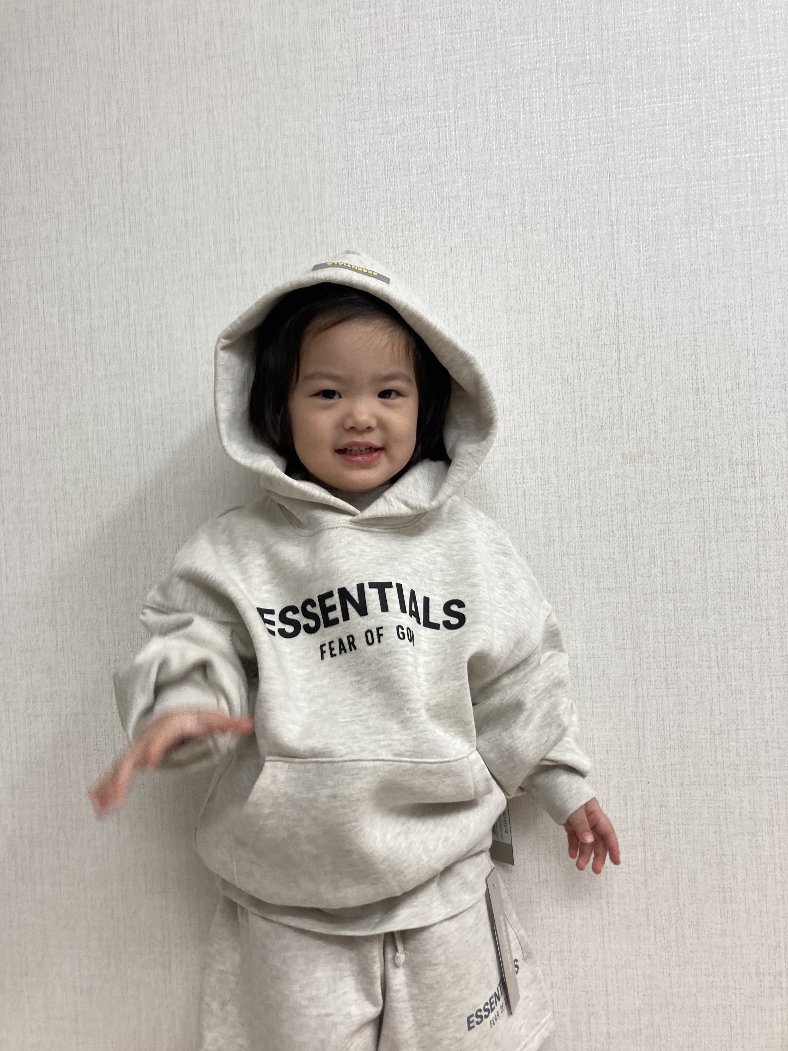 (Kids) Essentials Pull-Over Hoodie Oatmeal - 21SS, (Kids) Essentials T-Shirt Oatmeal - 21SS 착용 스타일 - 3