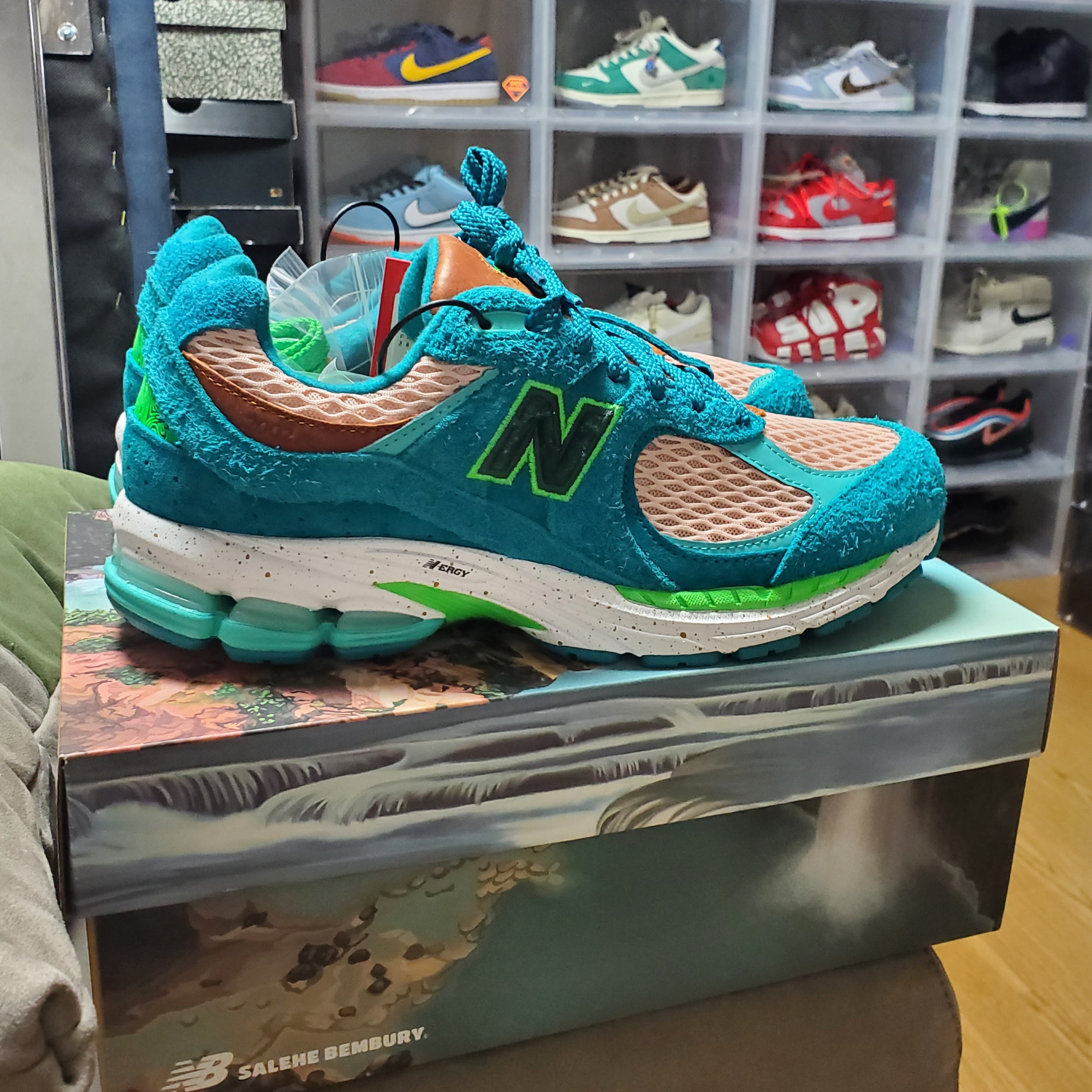 New Balance x Salehe Bembury 2002R Water Be The Guide 착용 스타일 - 1