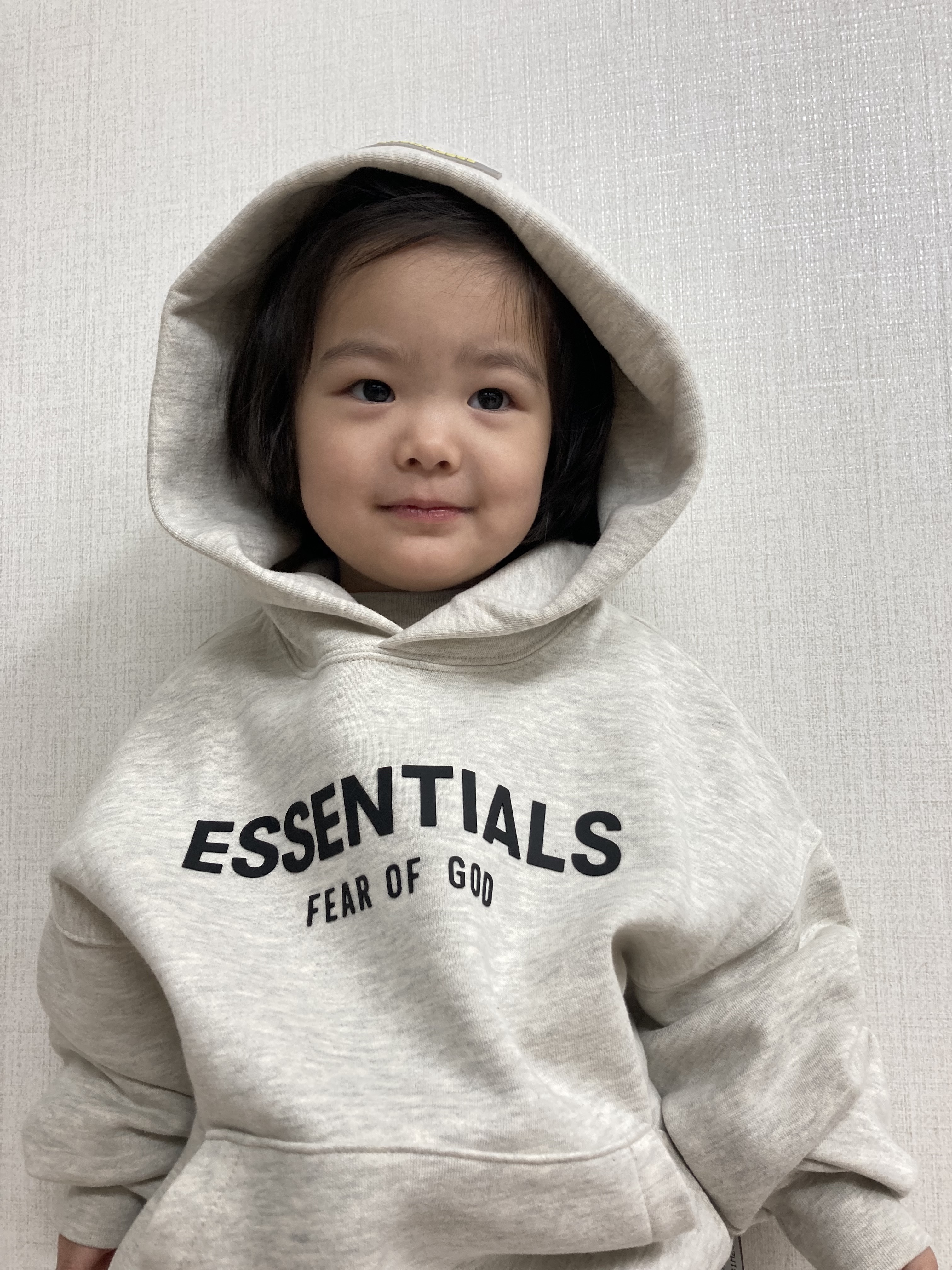 (Kids) Essentials Pull-Over Hoodie Oatmeal - 21SS, (Kids) Essentials T-Shirt Oatmeal - 21SS 착용 스타일 - 2
