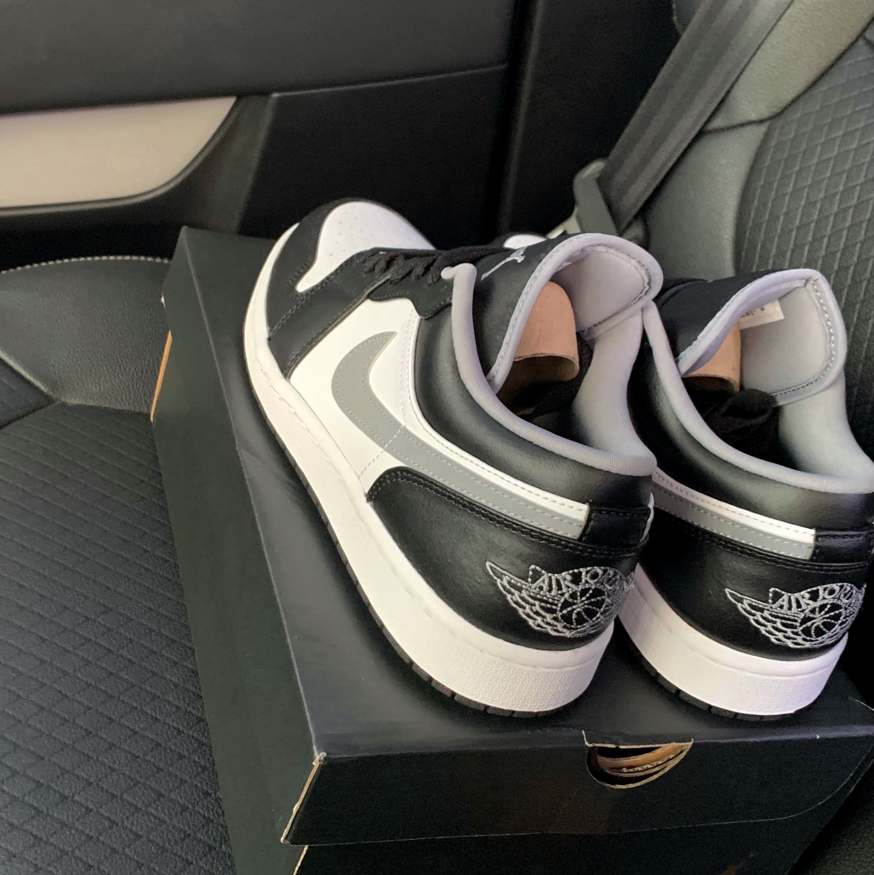 Jordan 1 Low Black Particle Grey 착용 스타일 - 1