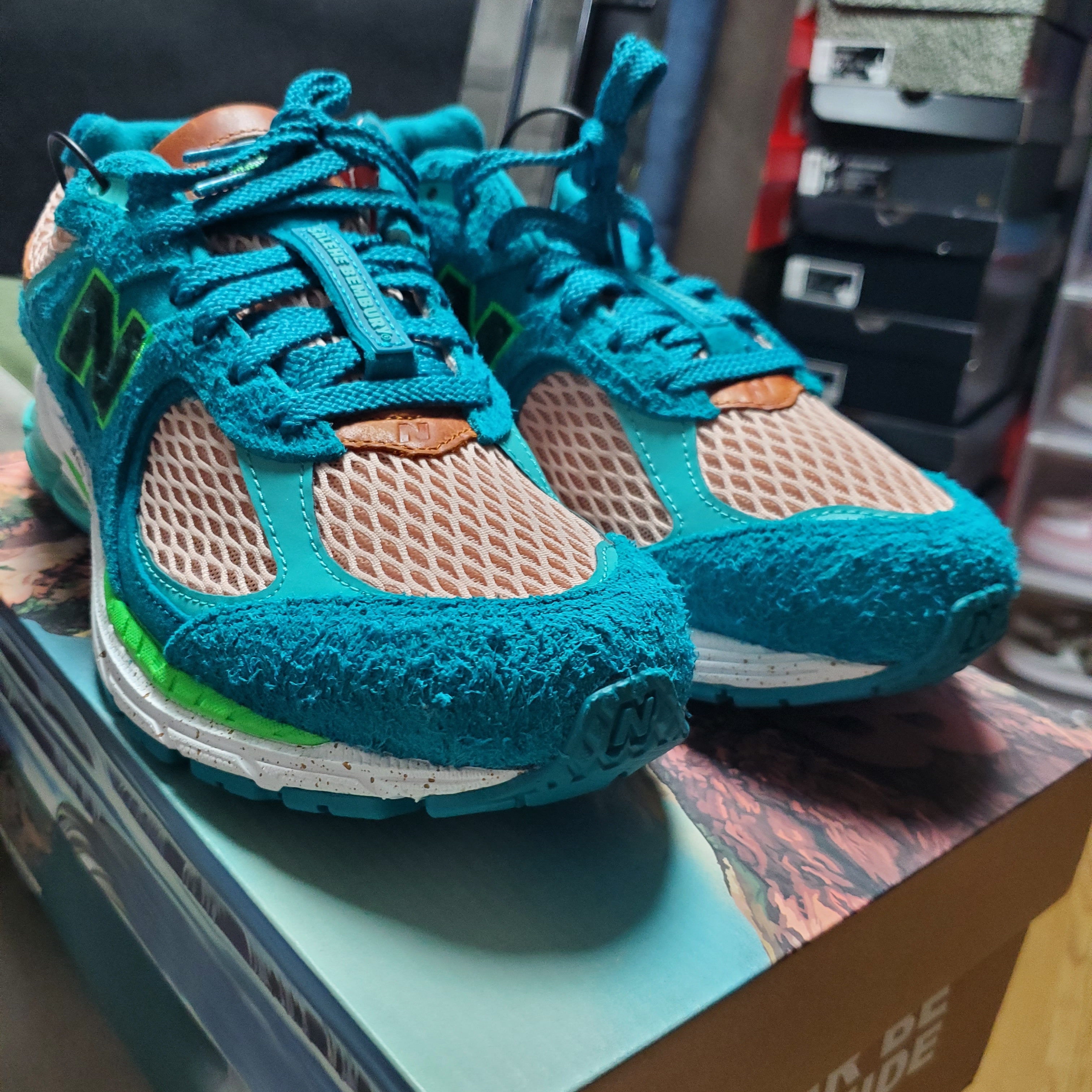 New Balance x Salehe Bembury 2002R Water Be The Guide 착용 스타일 - 2