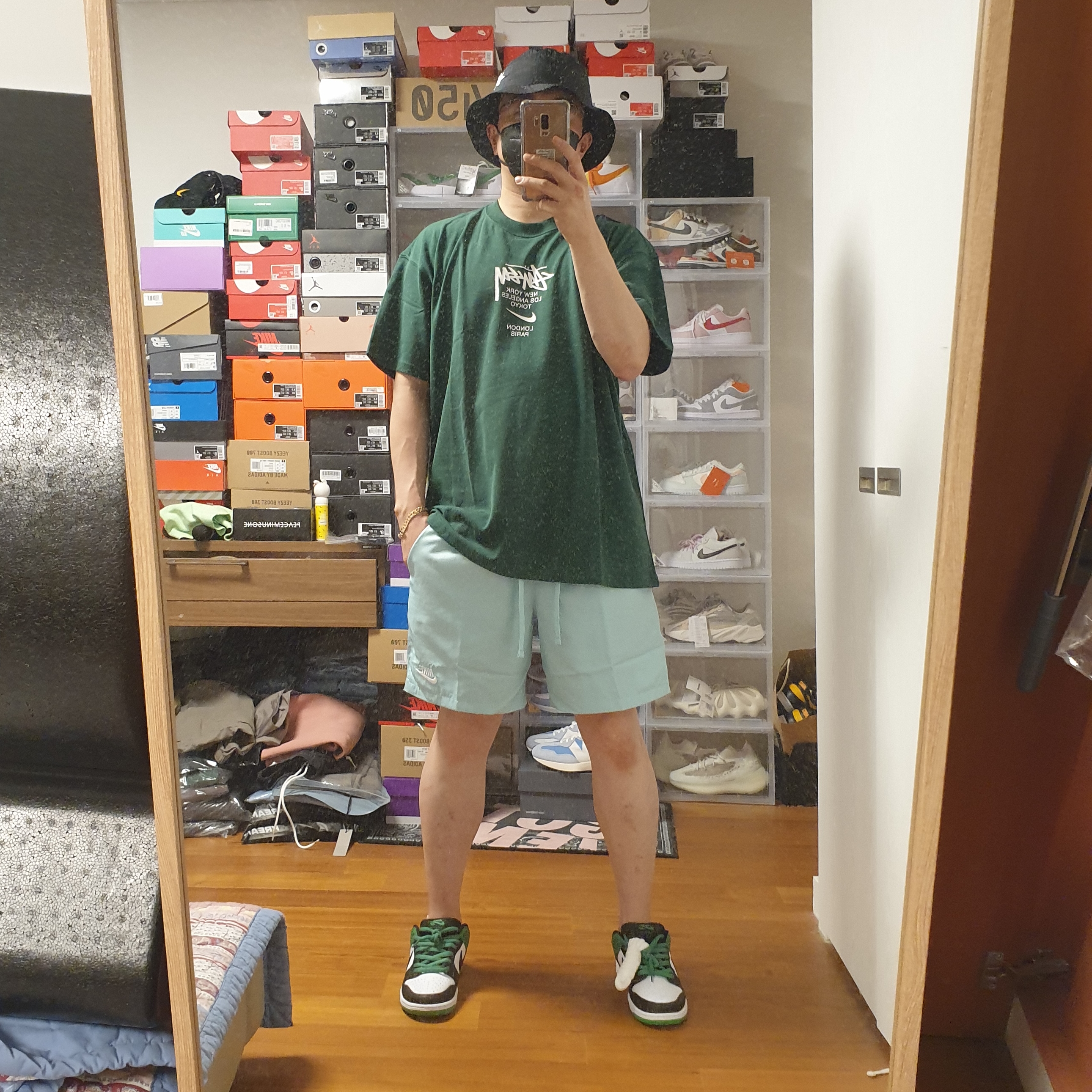 Nike x Stussy Bucket Hat Black, Nike x Stussy WT T-Shirt Green - US/EU 착용 스타일 - 2