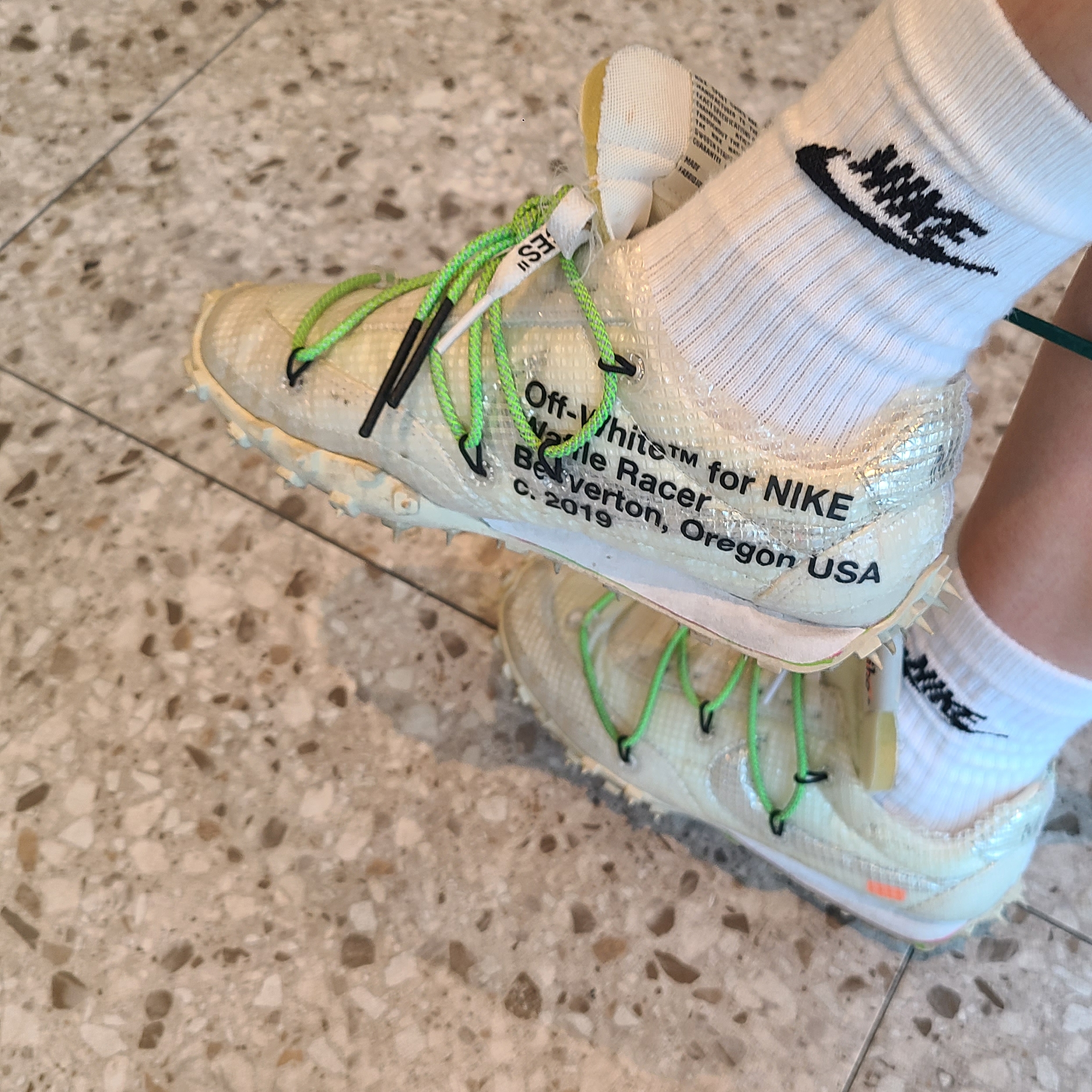 (W) Nike x Off-White Waffle Racer White 착용 스타일 - 1