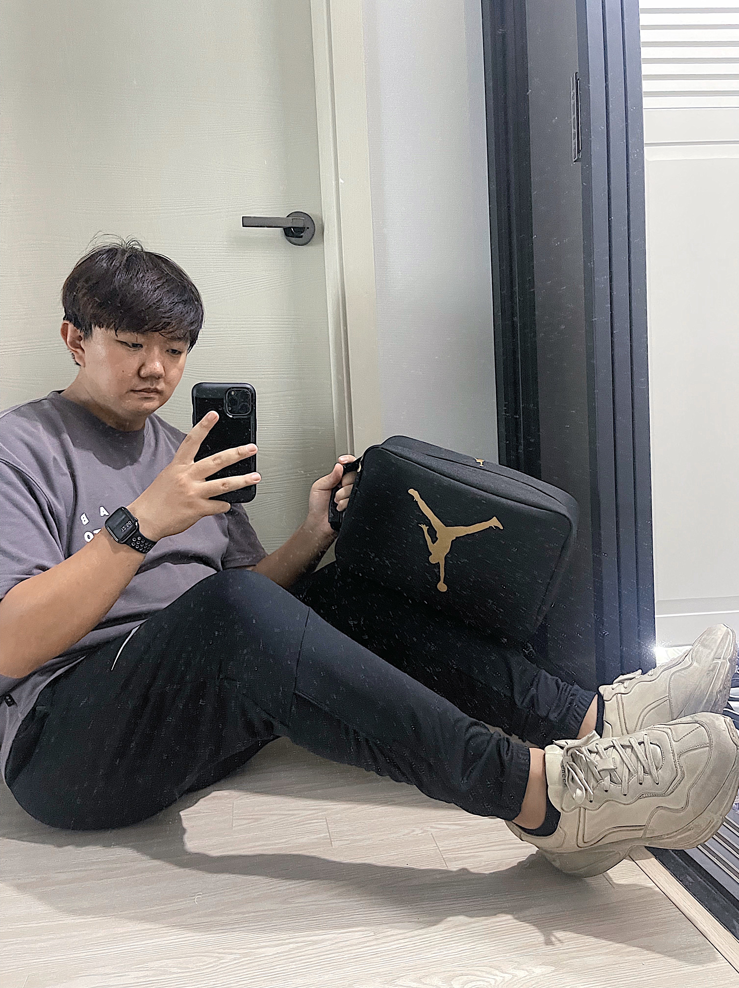 IAB Studio At Home T-Shirt Charcoal, (W) Gucci Rhyton Leather Sneakers Distressed Ivory 착용 스타일