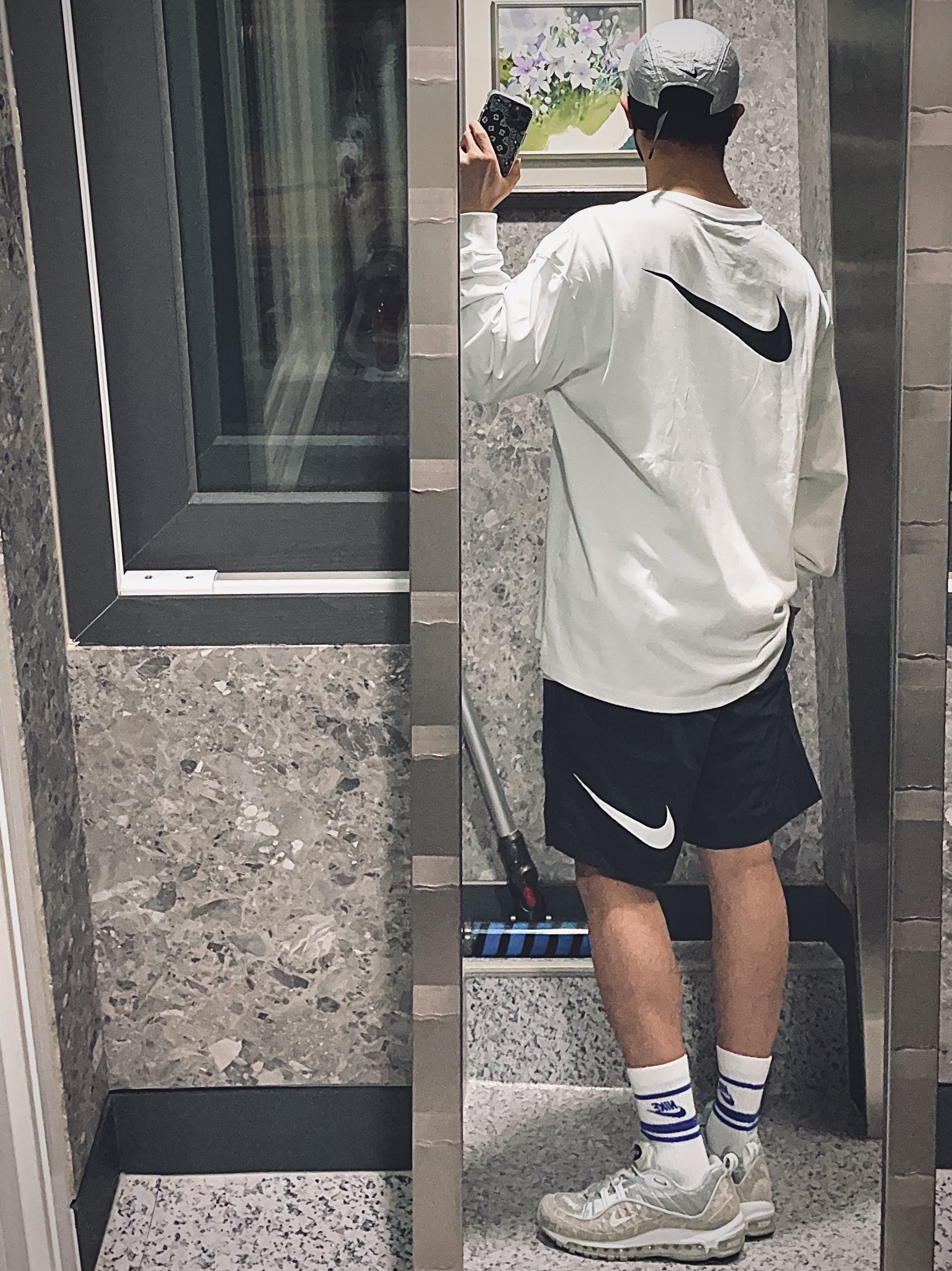 Nike x Stussy Water Shorts Off Noir, Nike x Stussy Big Swoosh LS T-Shirt White - US/EU 착용 스타일