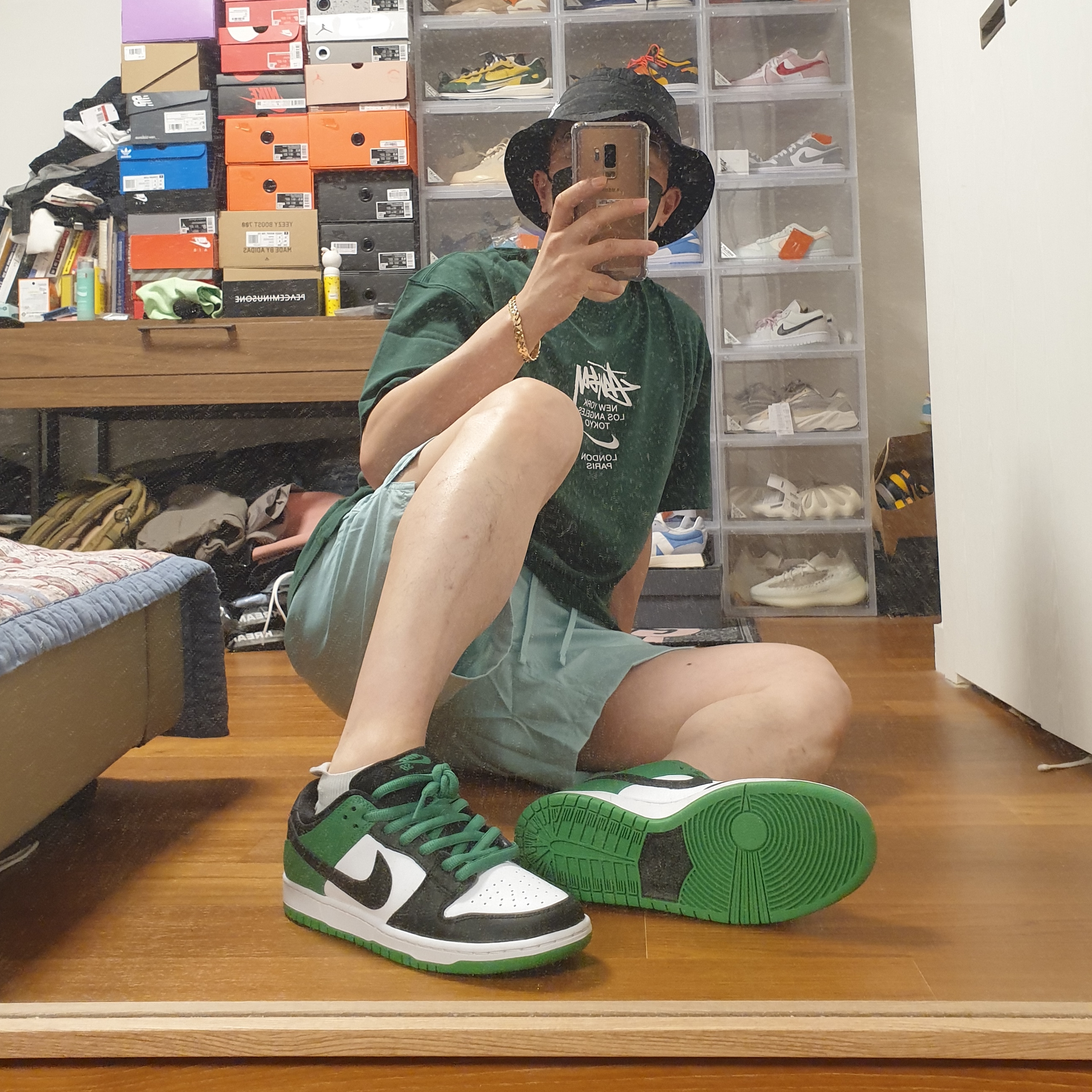 Nike x Stussy Bucket Hat Black, Nike x Stussy WT T-Shirt Green - US/EU 착용 스타일 - 4