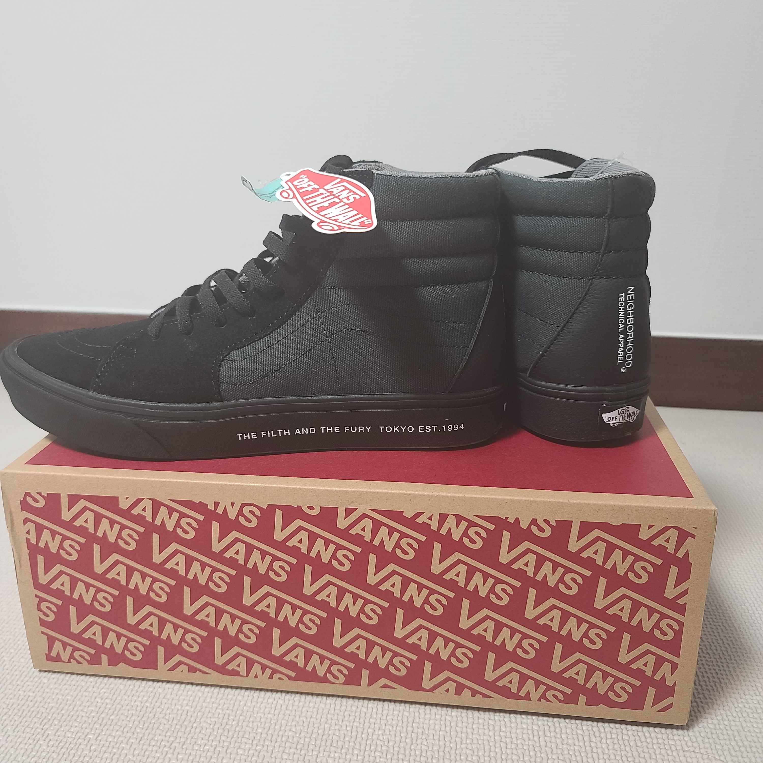 Vans x Neighborhood ComfyCush Sk8-Hi Black 착용 스타일 - 1