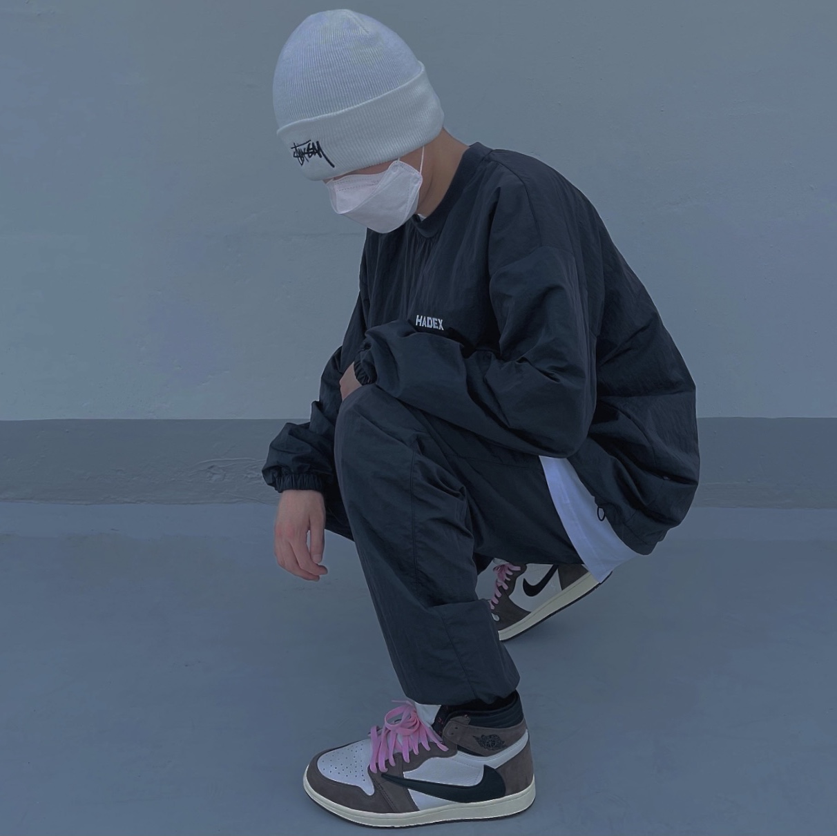 Jordan 1 x Travis Scott Retro High OG SP Mocha, Nike x Stussy Cuff Beanie White 착용 스타일