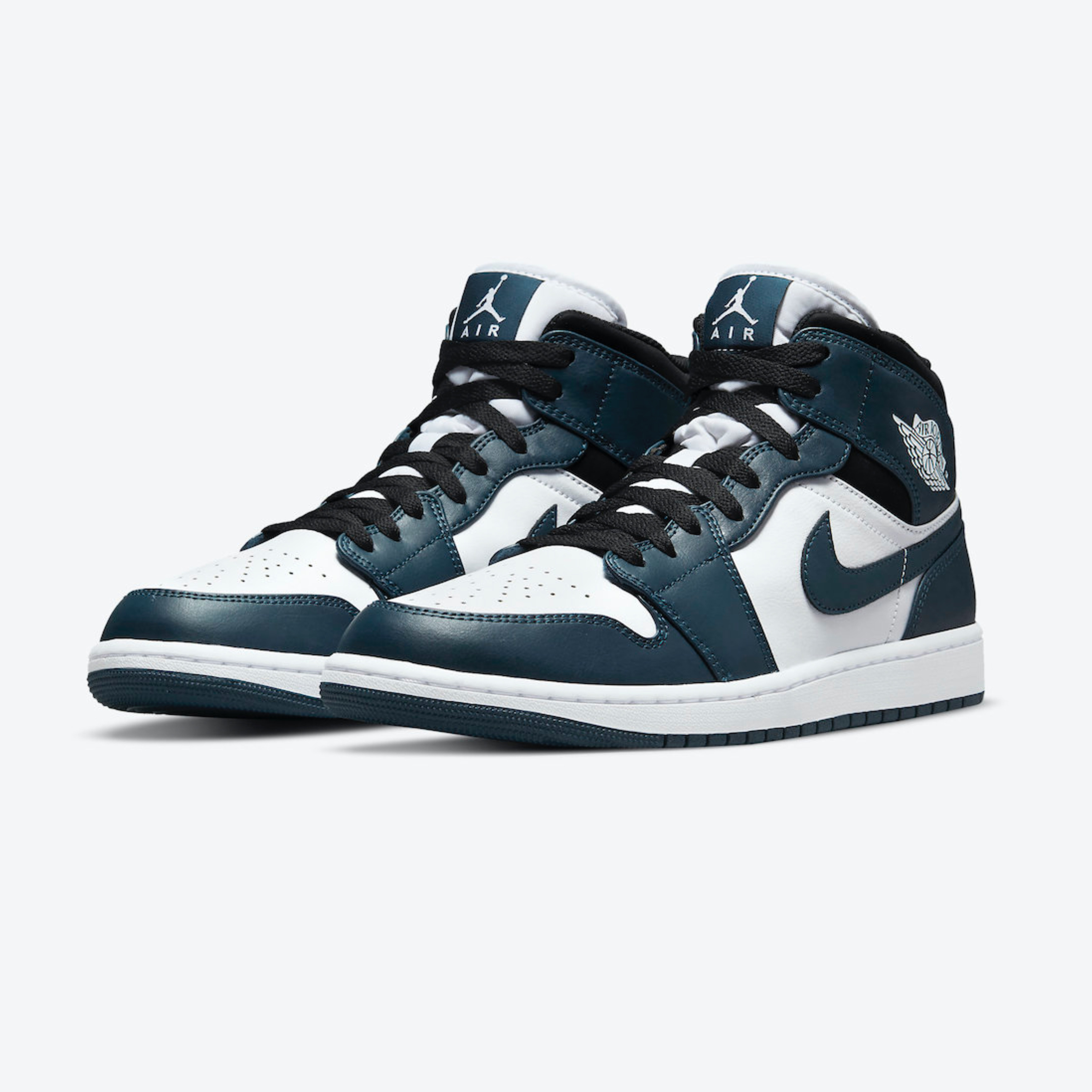 Jordan 1 Retro High OG CO.JP Midnight Navy 착용 스타일 - 2