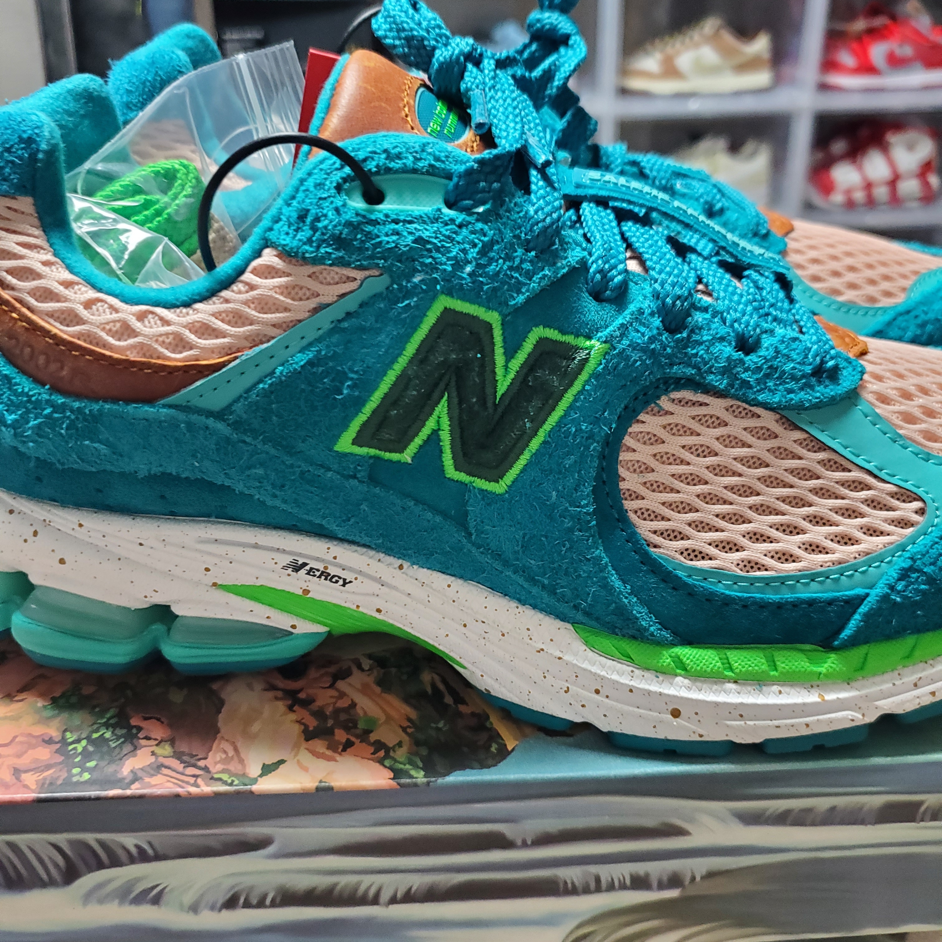 New Balance x Salehe Bembury 2002R Water Be The Guide 착용 스타일 - 3