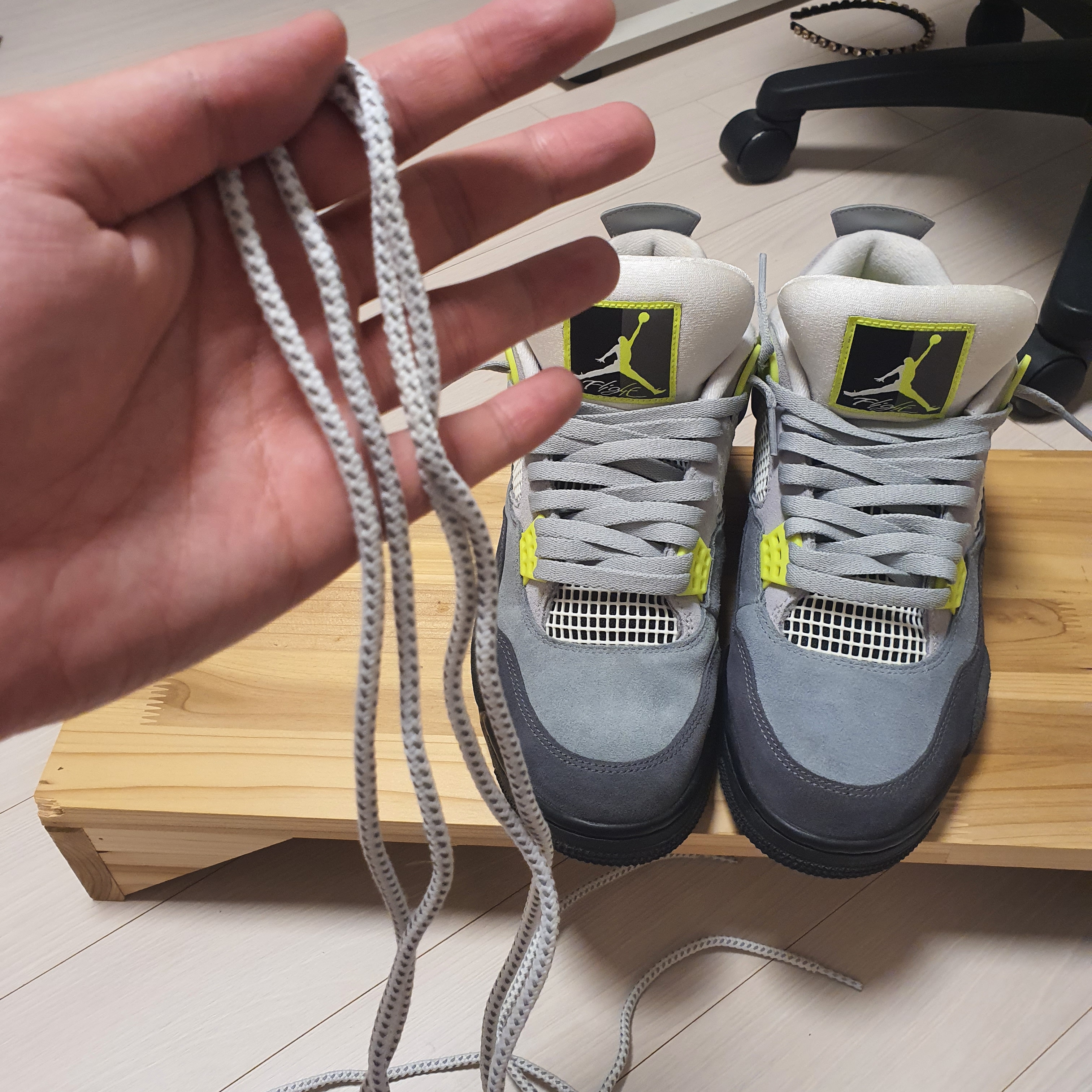 Jordan 4 Retro SE Neon 95 착용 스타일 - 1