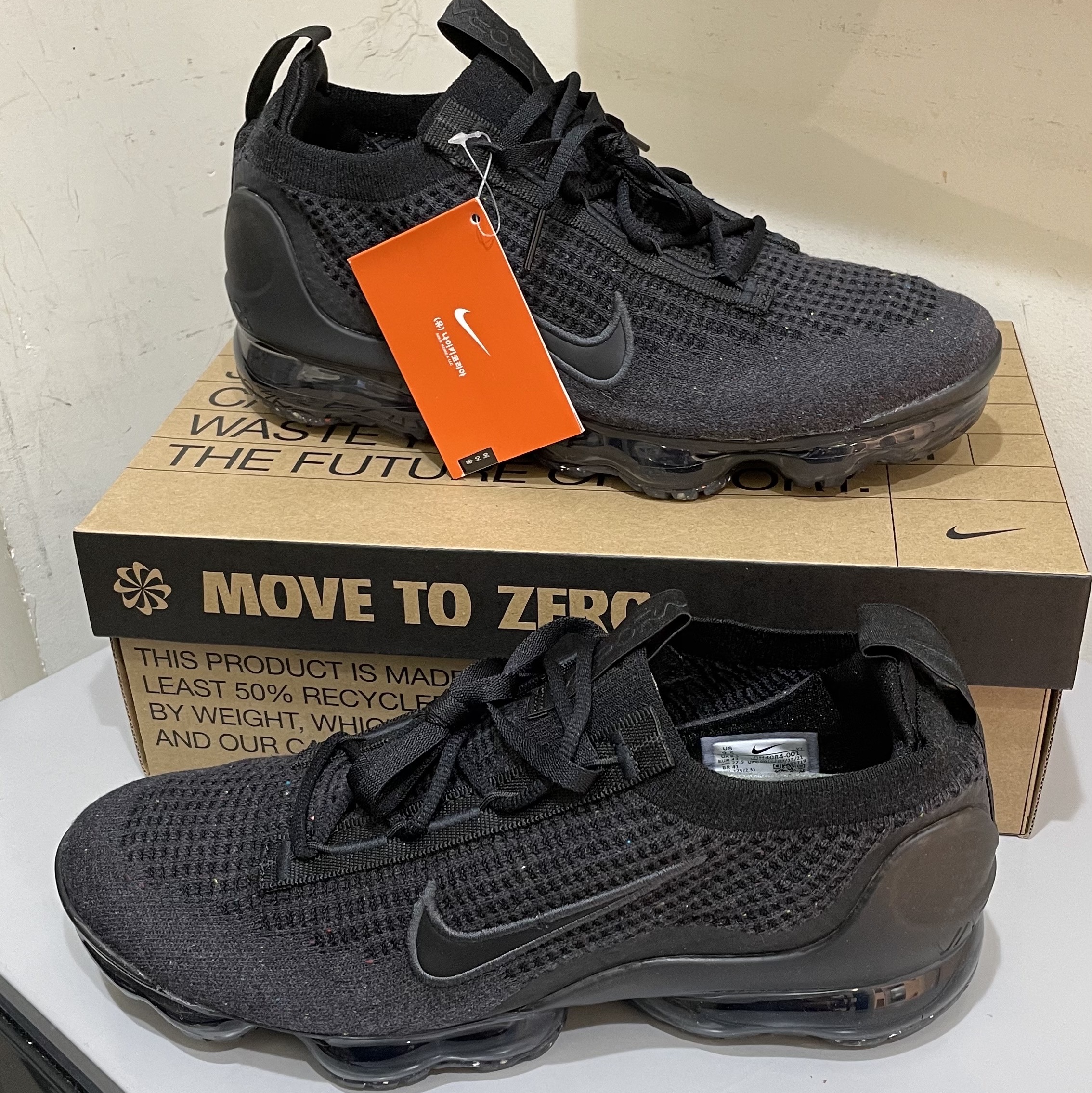 Nike Air VaporMax 2021 Flyknit Triple Black 착용 스타일 - 2