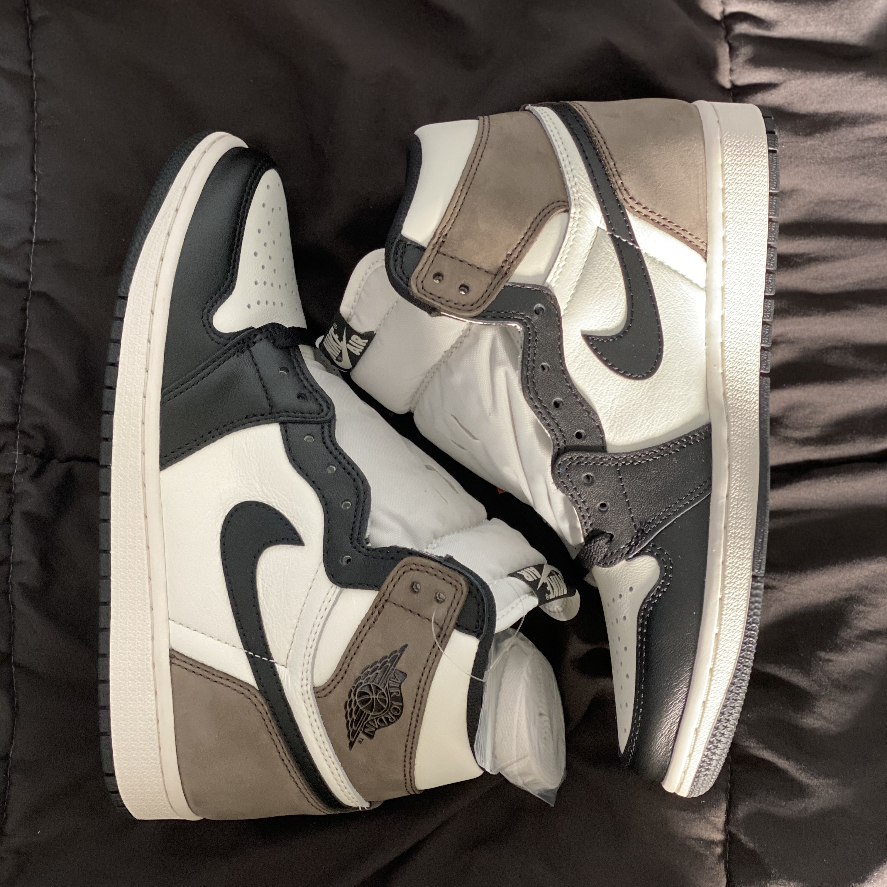 Jordan 1 Retro High OG Black Mocha 착용 스타일 - 1