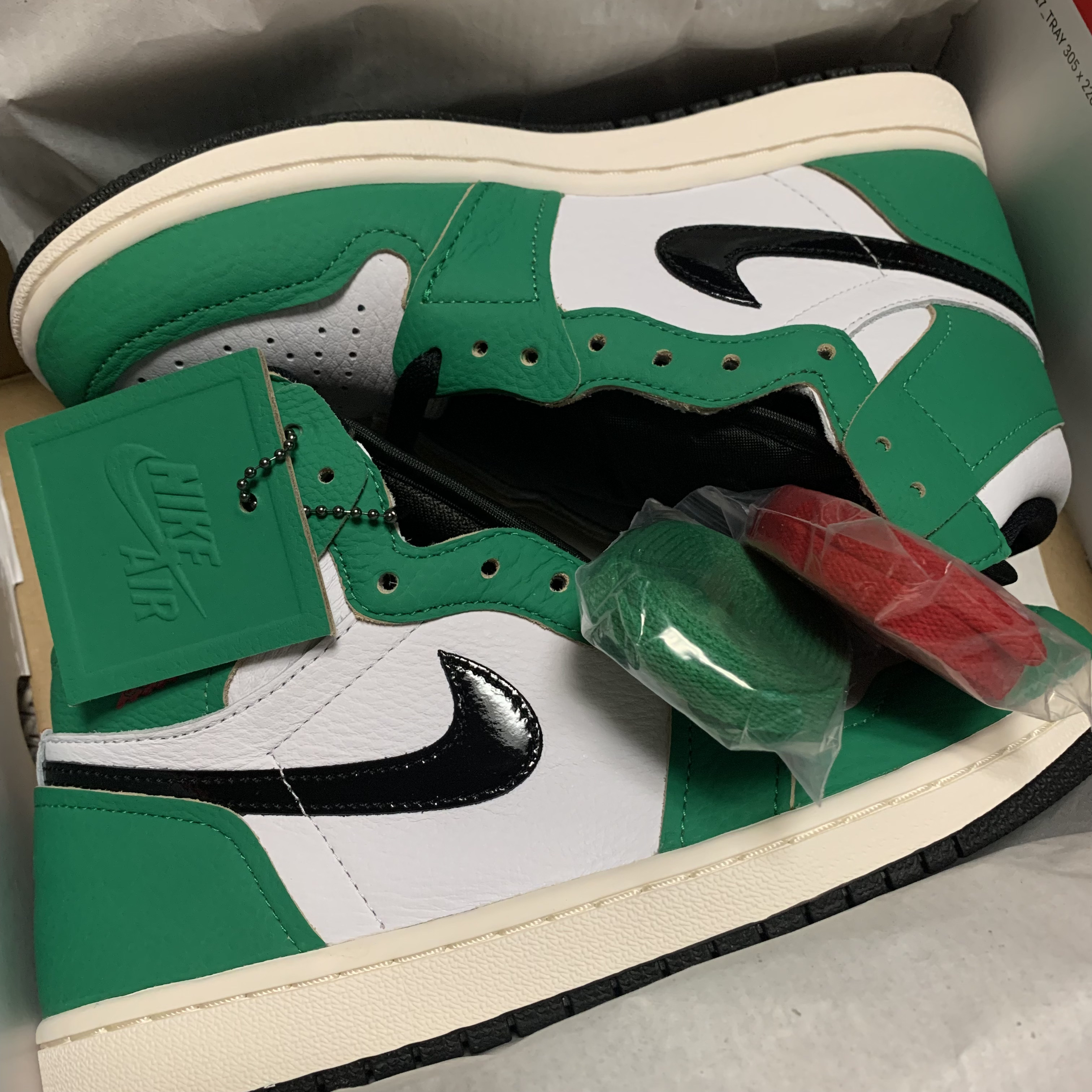 (W) Jordan 1 Retro High OG Lucky Green 착용 스타일