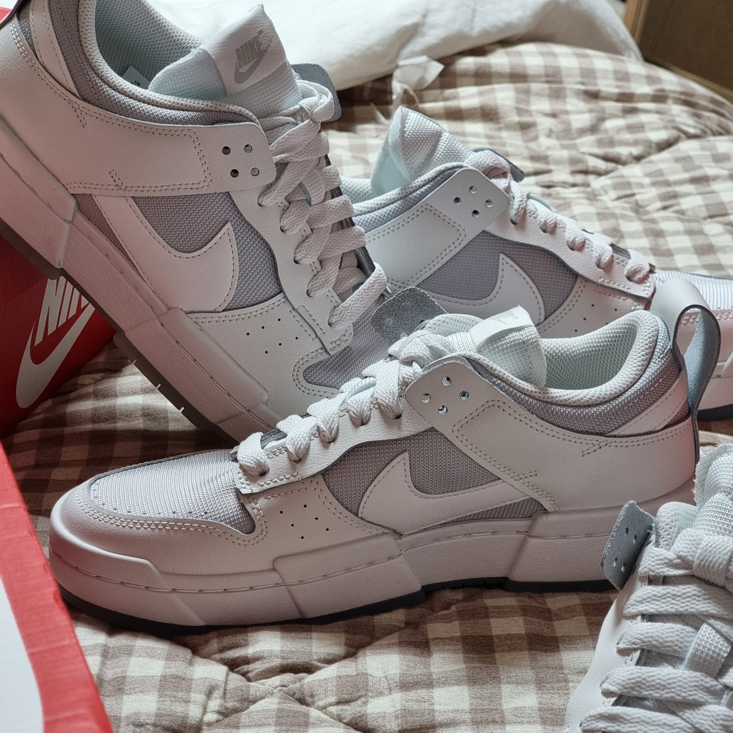 (W) Nike Dunk Low Disrupt Photon Dust 착용 스타일 - 3