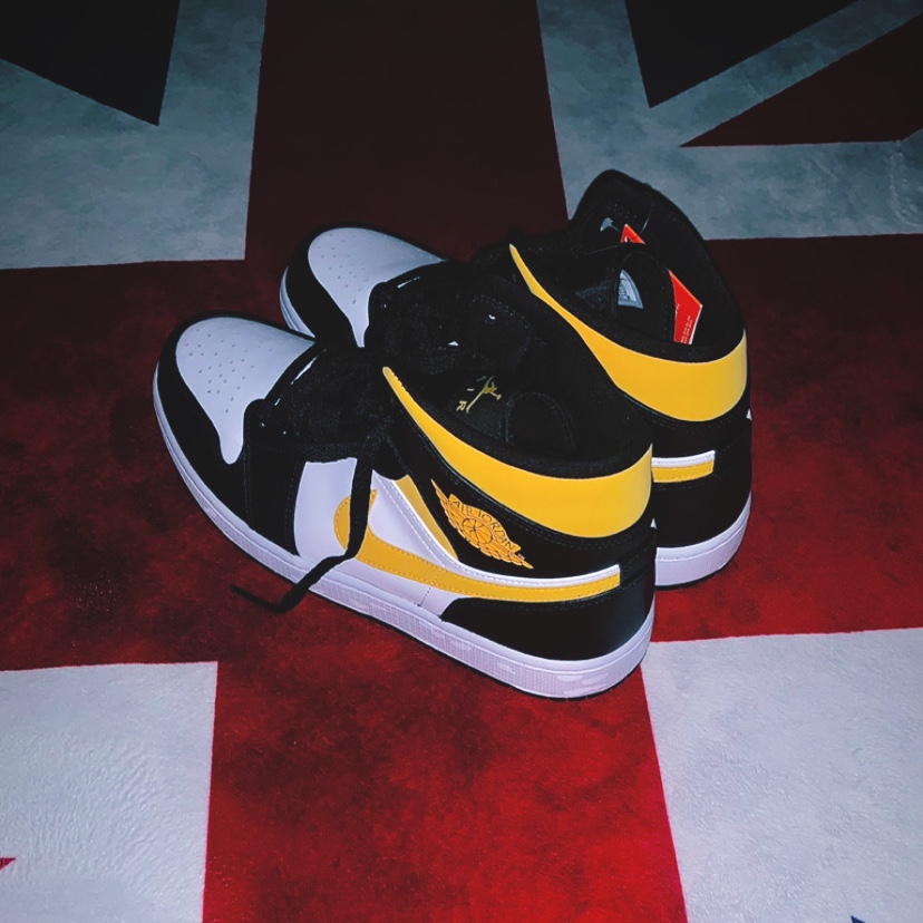Jordan 1 Mid Pollen 착용 스타일