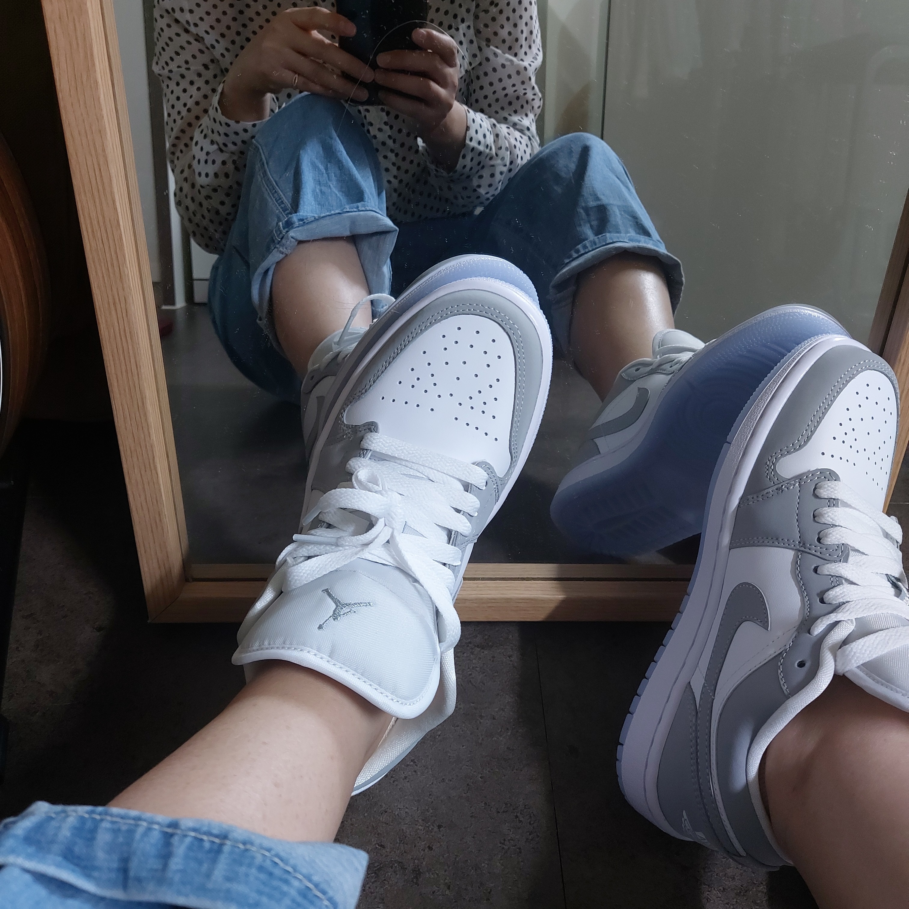 (W) Jordan 1 Low White Wolf Grey 착용 스타일 - 1