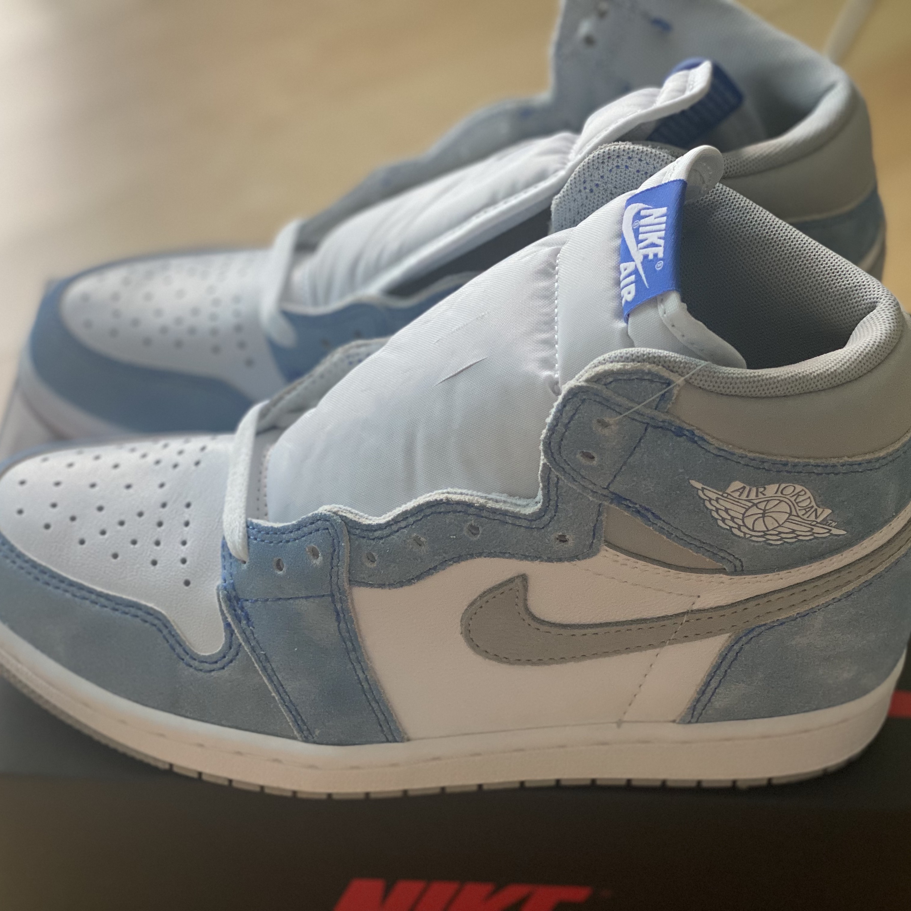 Jordan 1 Retro High OG Hyper Royal 착용 스타일 - 2