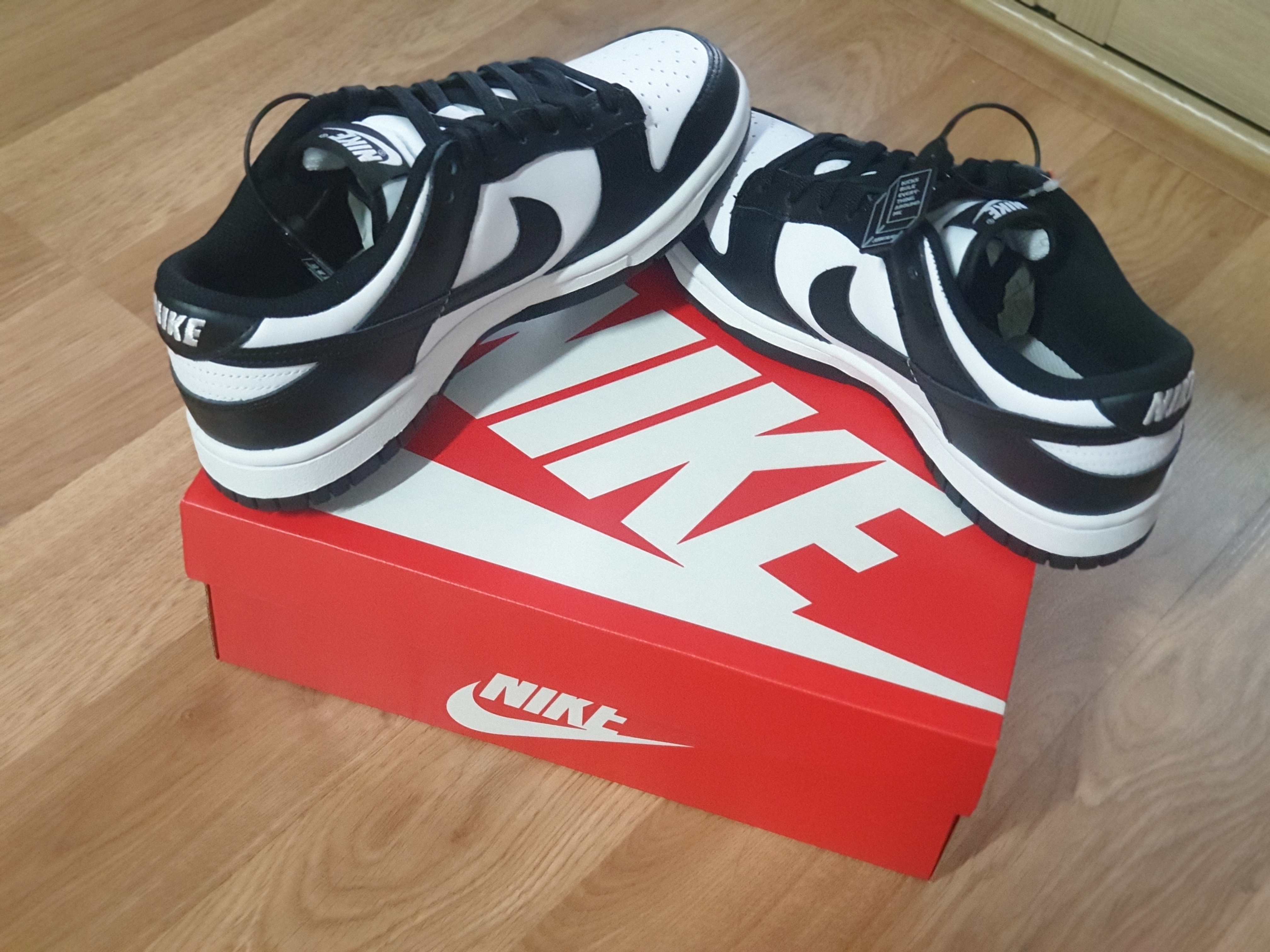 (W) Nike Dunk Low Black, Nike Dunk Low Retro Black 착용 스타일 - 2