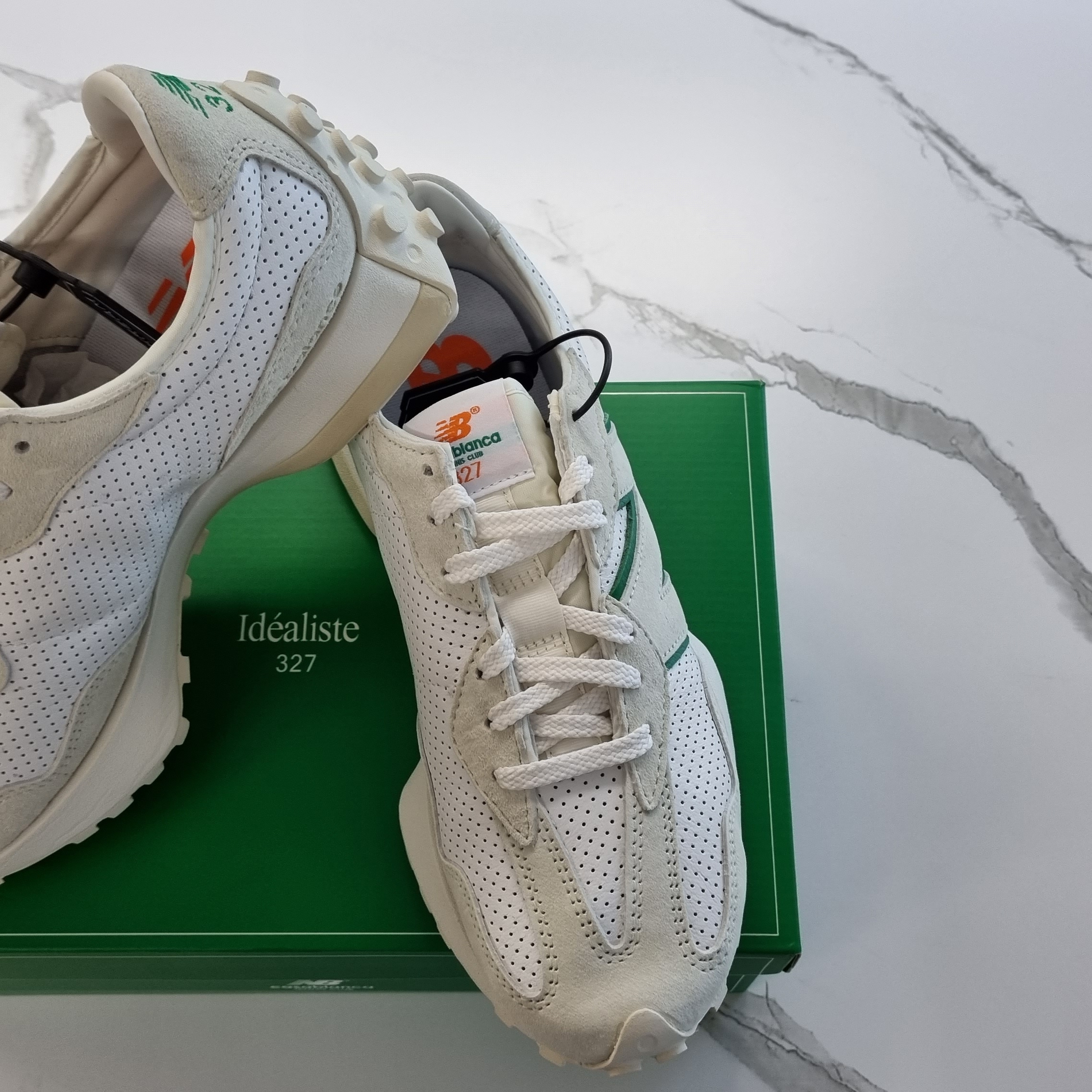 New Balance x Casablanca 327 Idealist Off White Green 착용 스타일 - 1