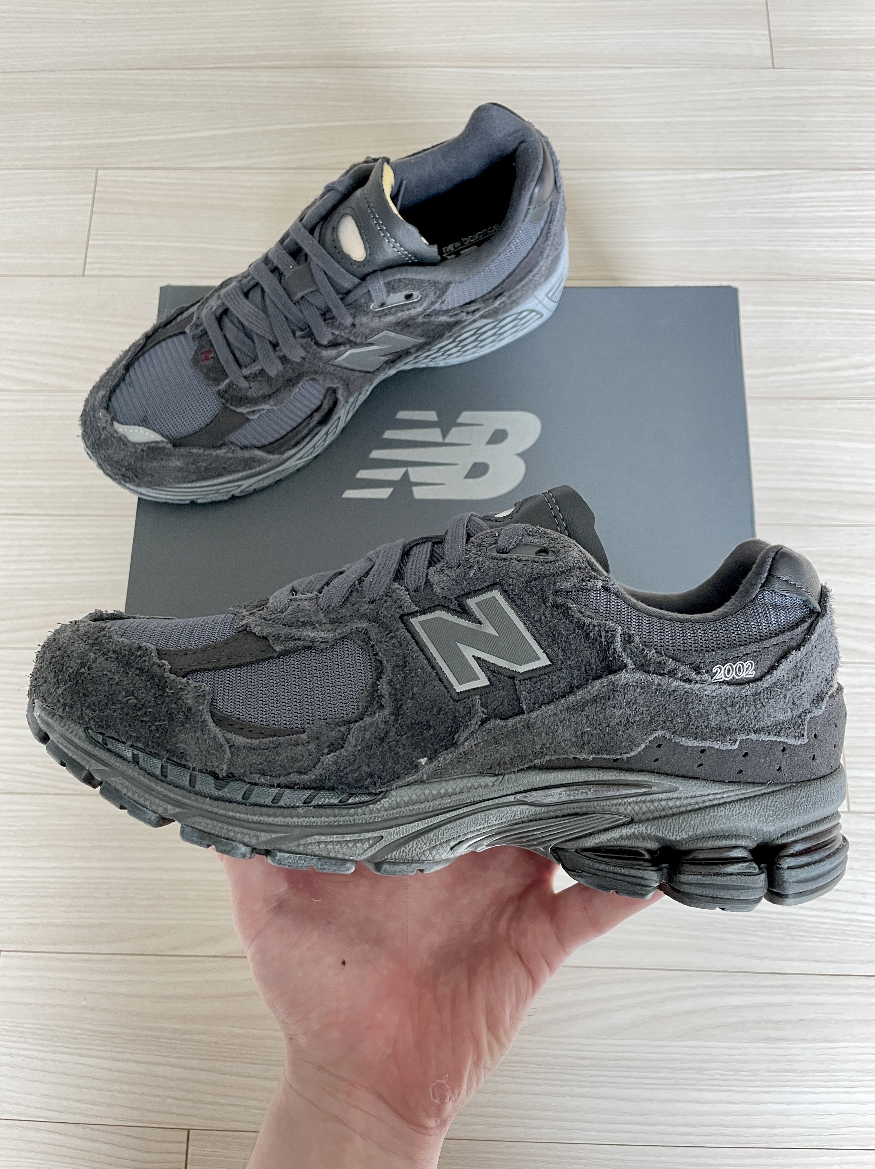 New Balance 2002R Protection Pack Phantom 착용 스타일