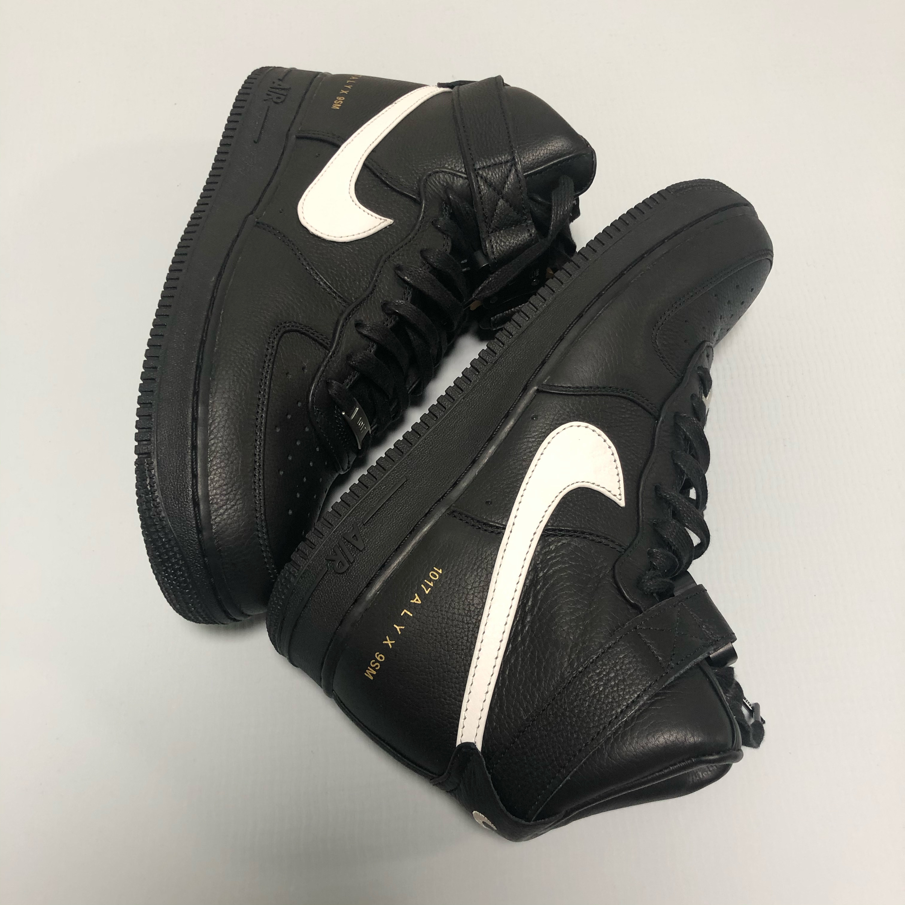 Nike x 1017 Alyx 9SM Air Force 1 High Black White 2020 착용 스타일 - 2