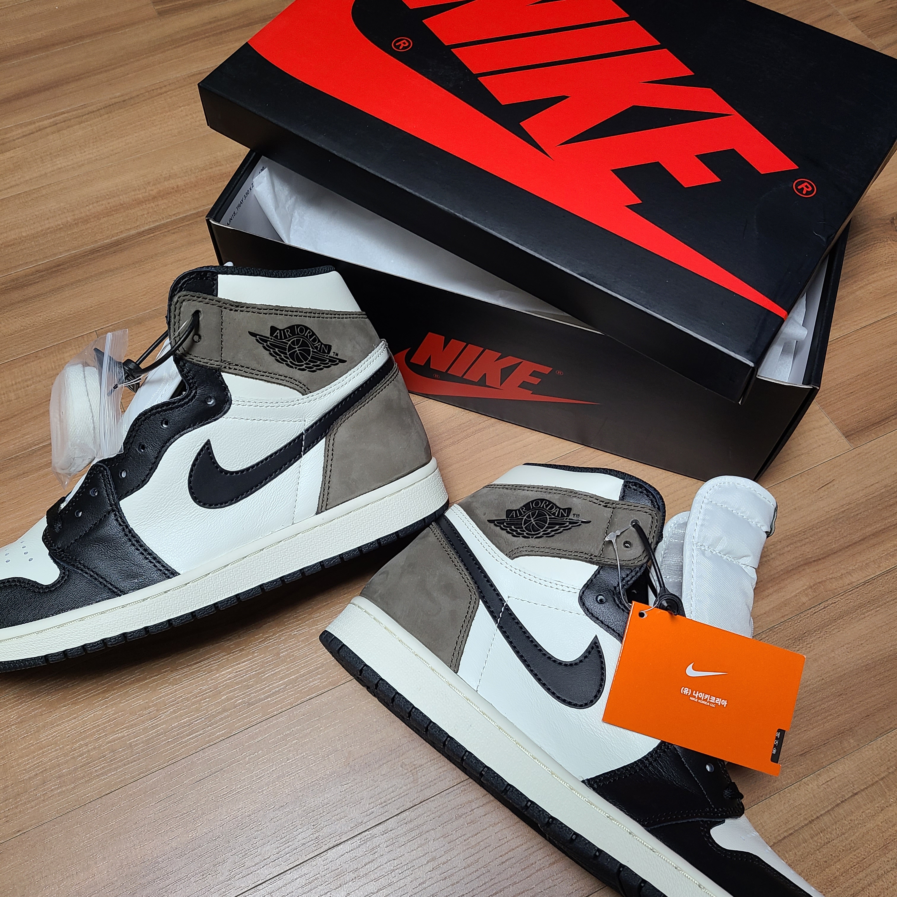Jordan 1 Retro High OG Black Mocha 착용 스타일