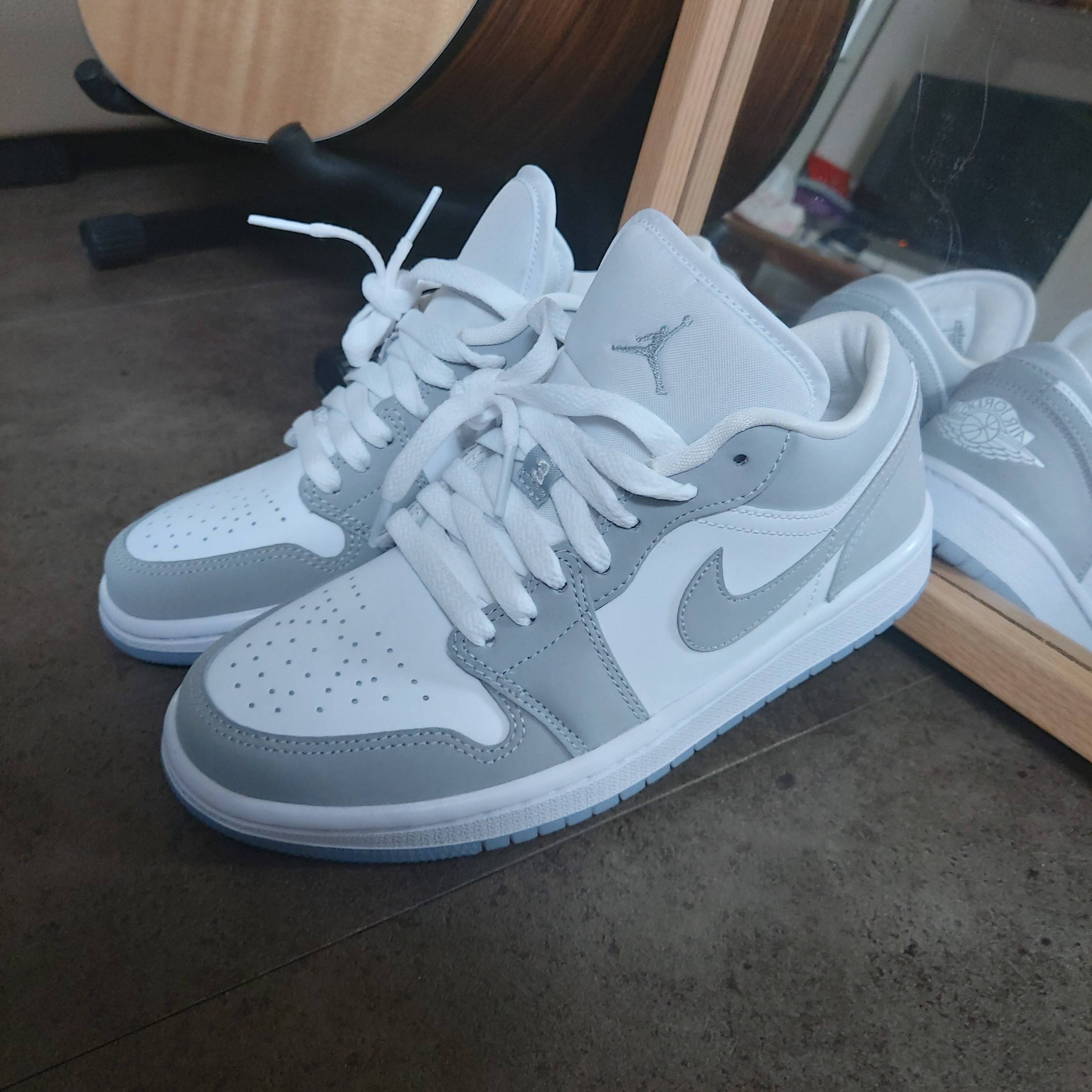 (W) Jordan 1 Low White Wolf Grey 착용 스타일 - 2