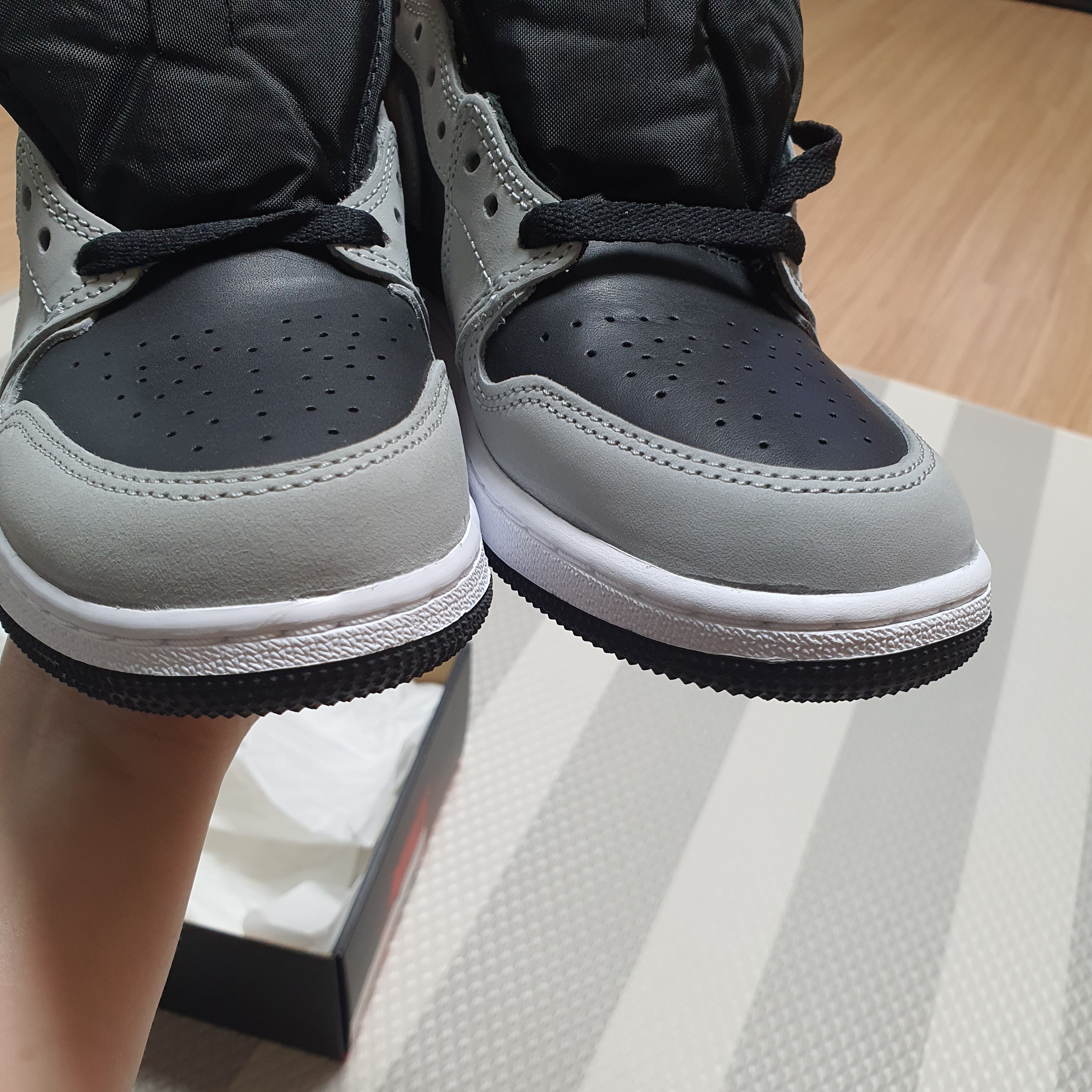 Jordan 1 Retro High OG Shadow 2.0, (GS) Jordan 1 Retro High OG Shadow 2.0 착용 스타일 - 3
