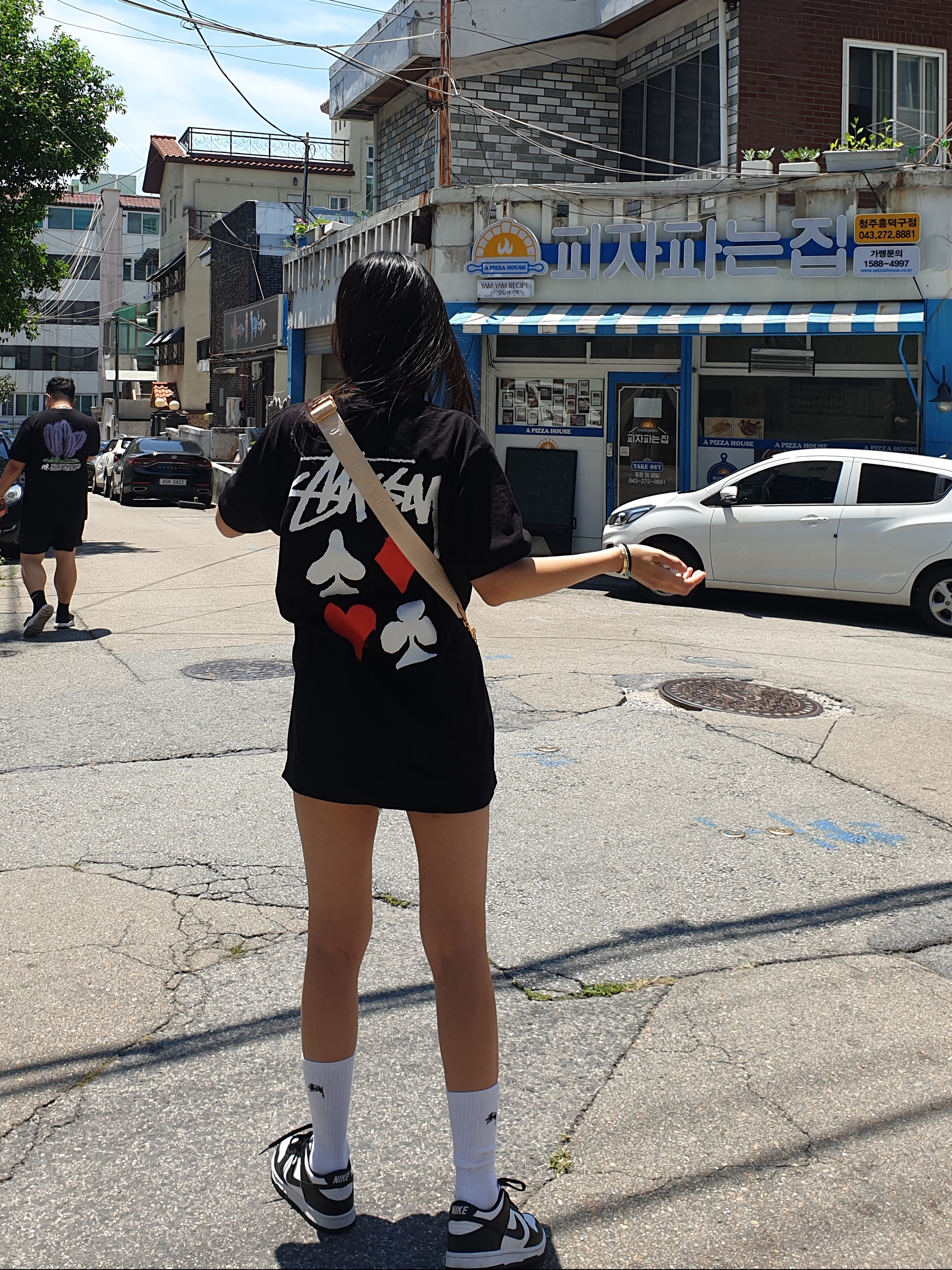 Stussy Full Deck 2 T-Shirt Black, (W) Nike Dunk Low Black 착용 스타일 - 2