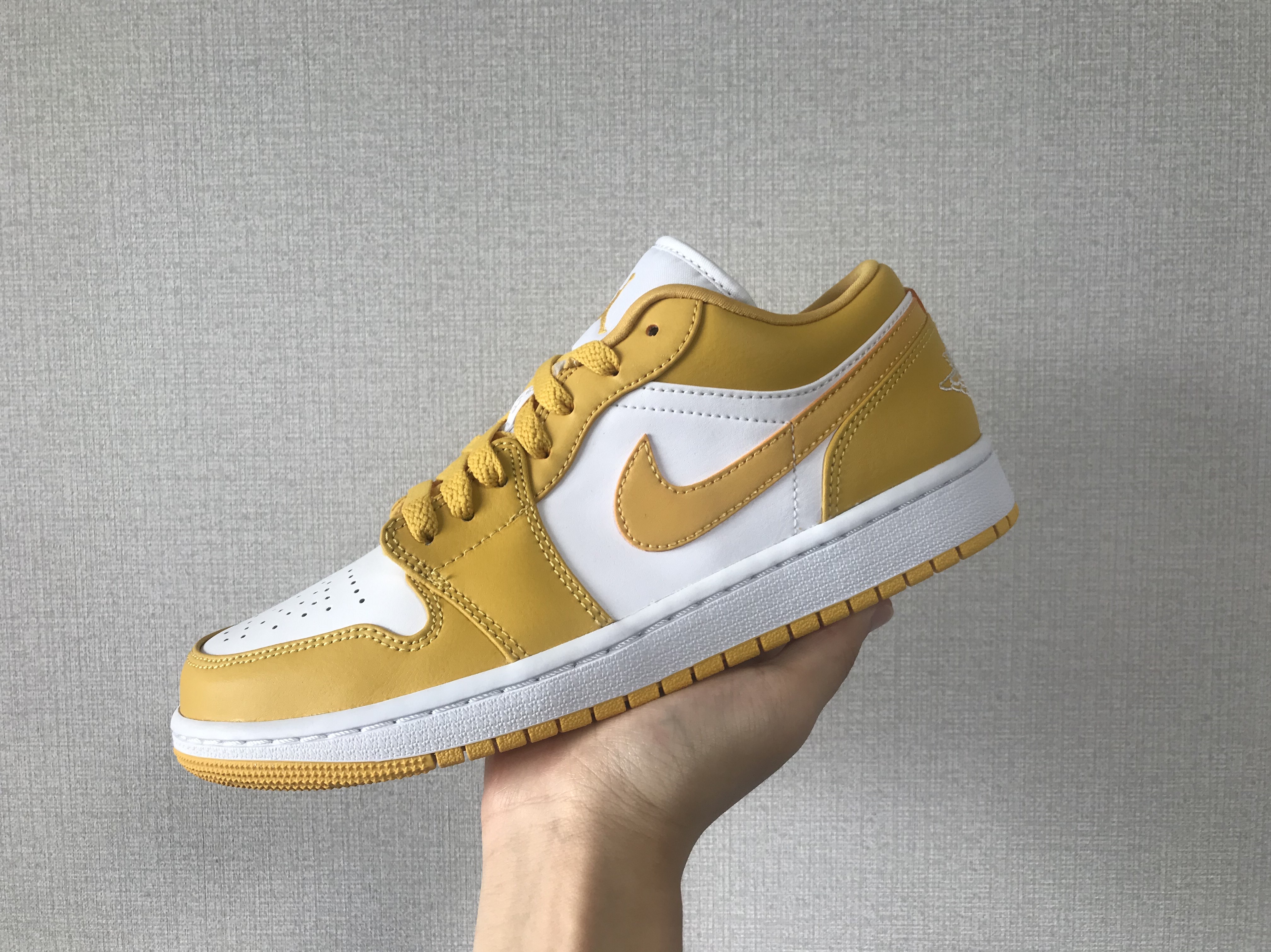Jordan 1 Low Pollen 착용 스타일