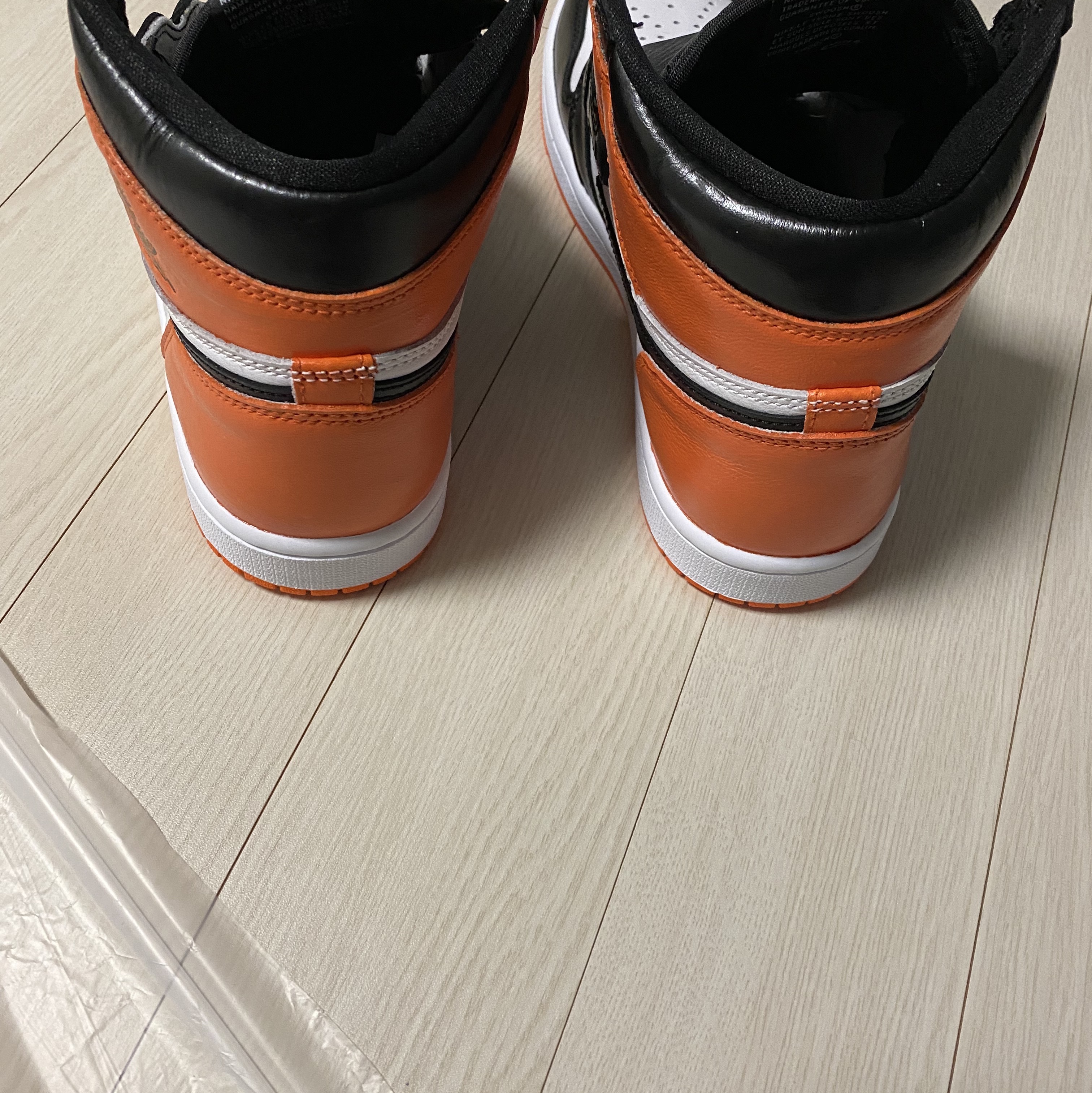 Jordan 1 Retro High OG Electro Orange 착용 스타일 - 3