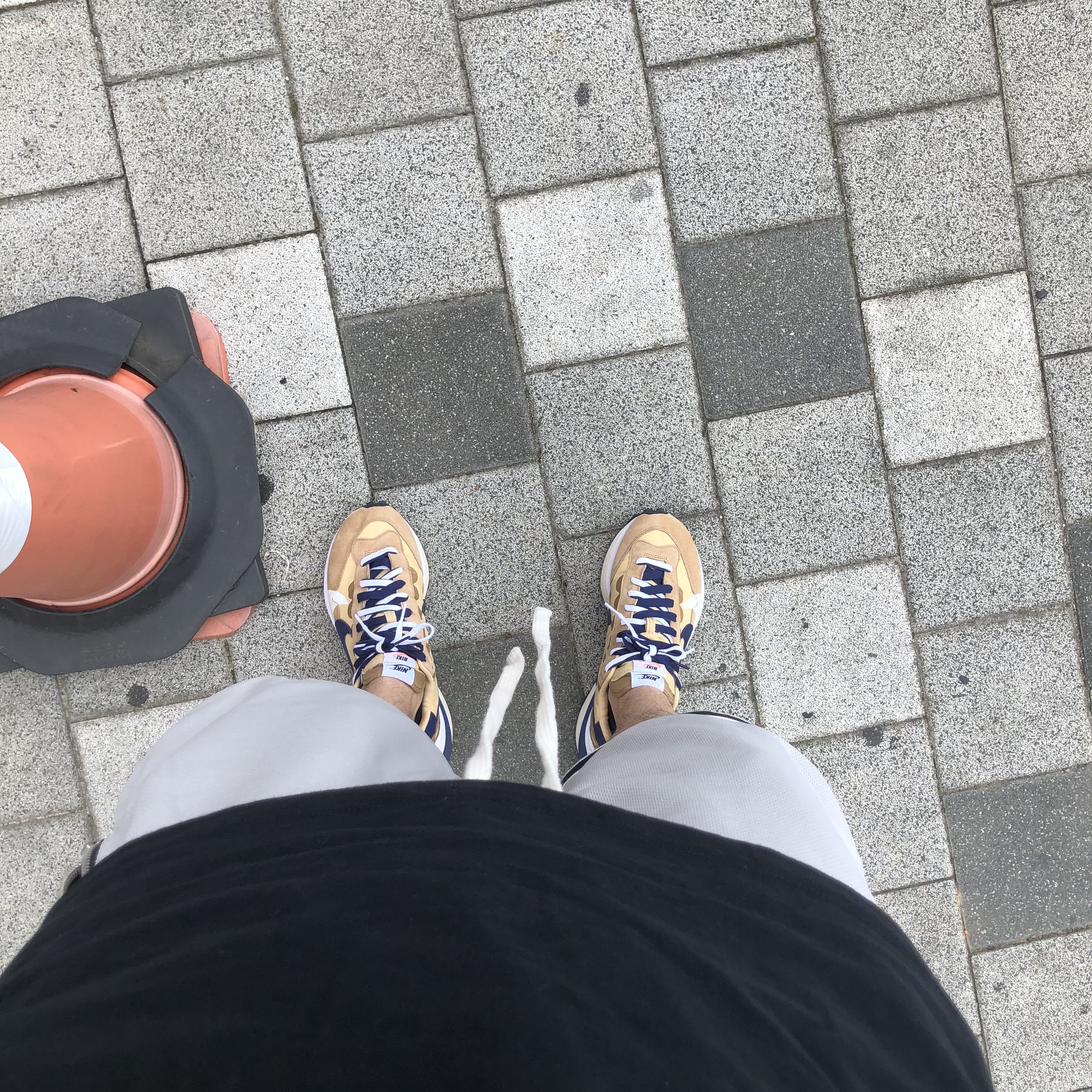 Nike x Sacai VaporWaffle Sesame and Blue Void 착용 스타일 - 1