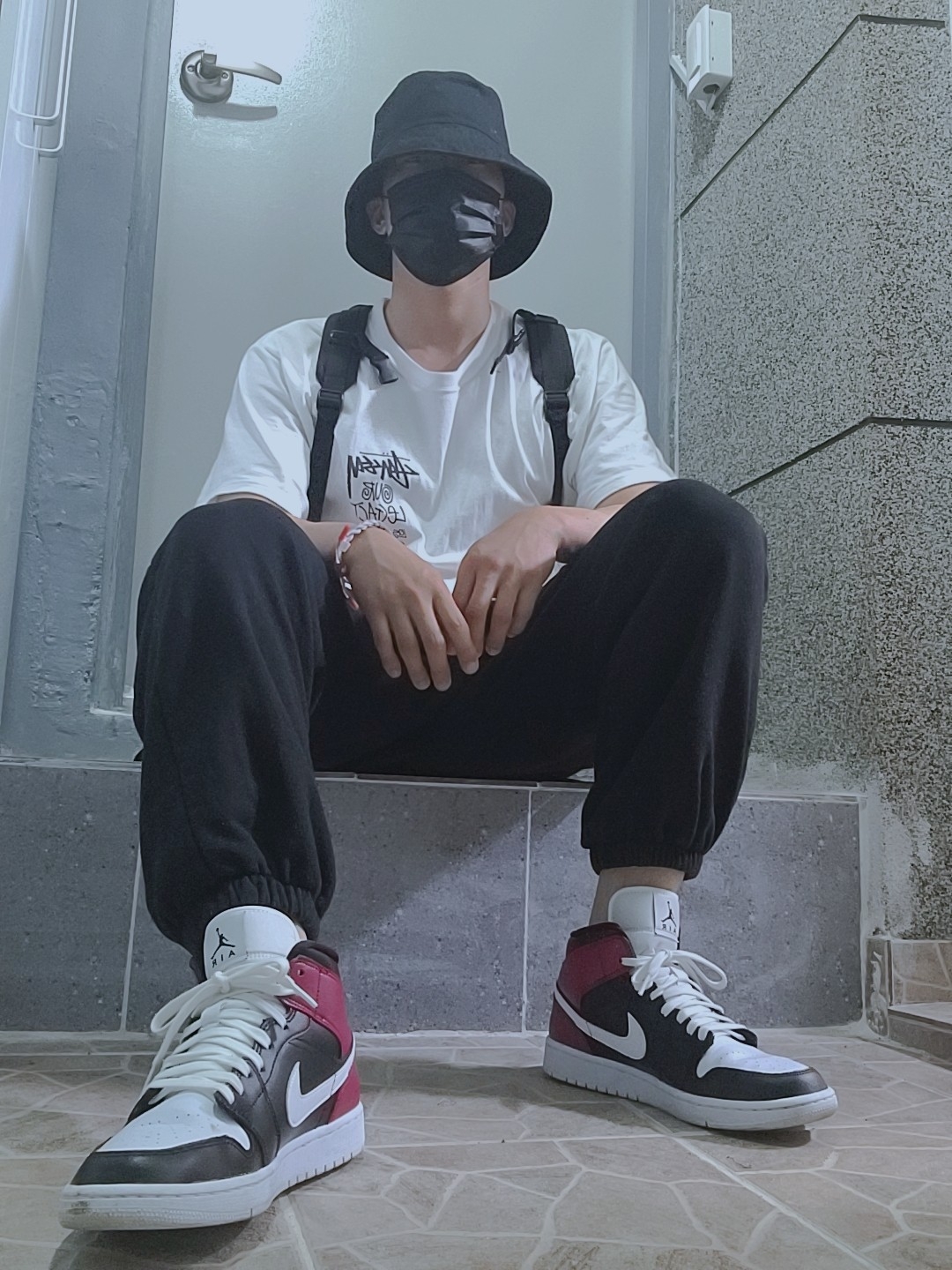 (W) Jordan 1 Mid Noble Red, Stussy x Our Legacy Surfman T-Shirt White - 21SS 착용 스타일
