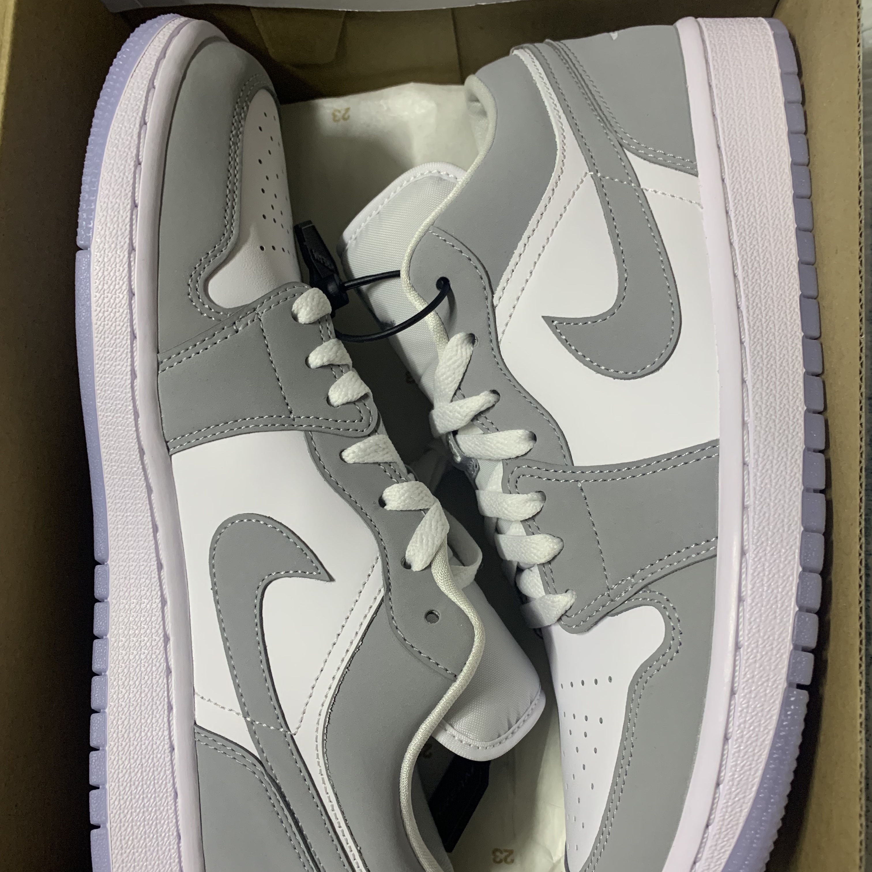 (W) Jordan 1 Low White Wolf Grey 착용 스타일 - 2