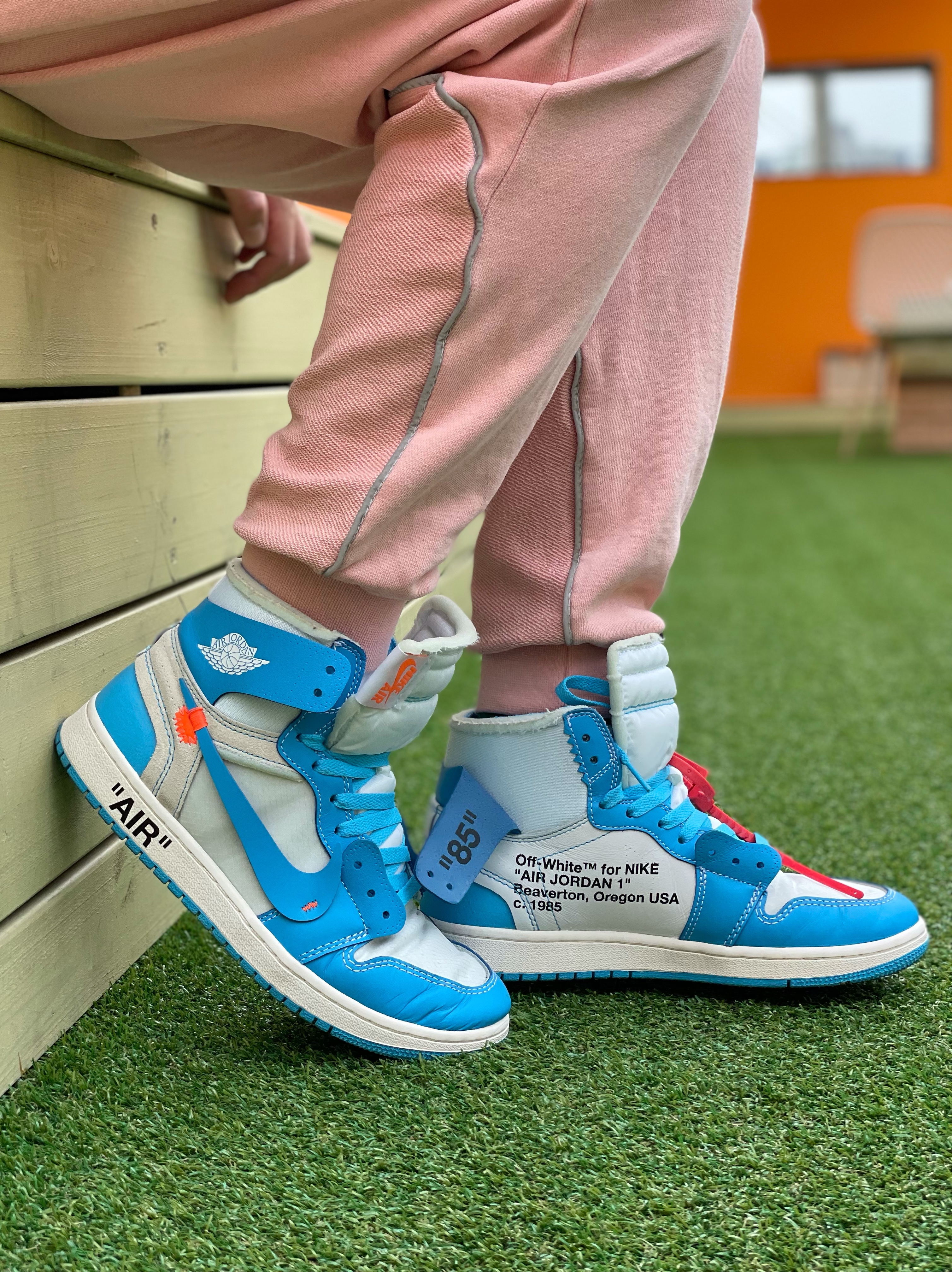 Jordan 1 x Off-White Retro High University Blue 착용 스타일