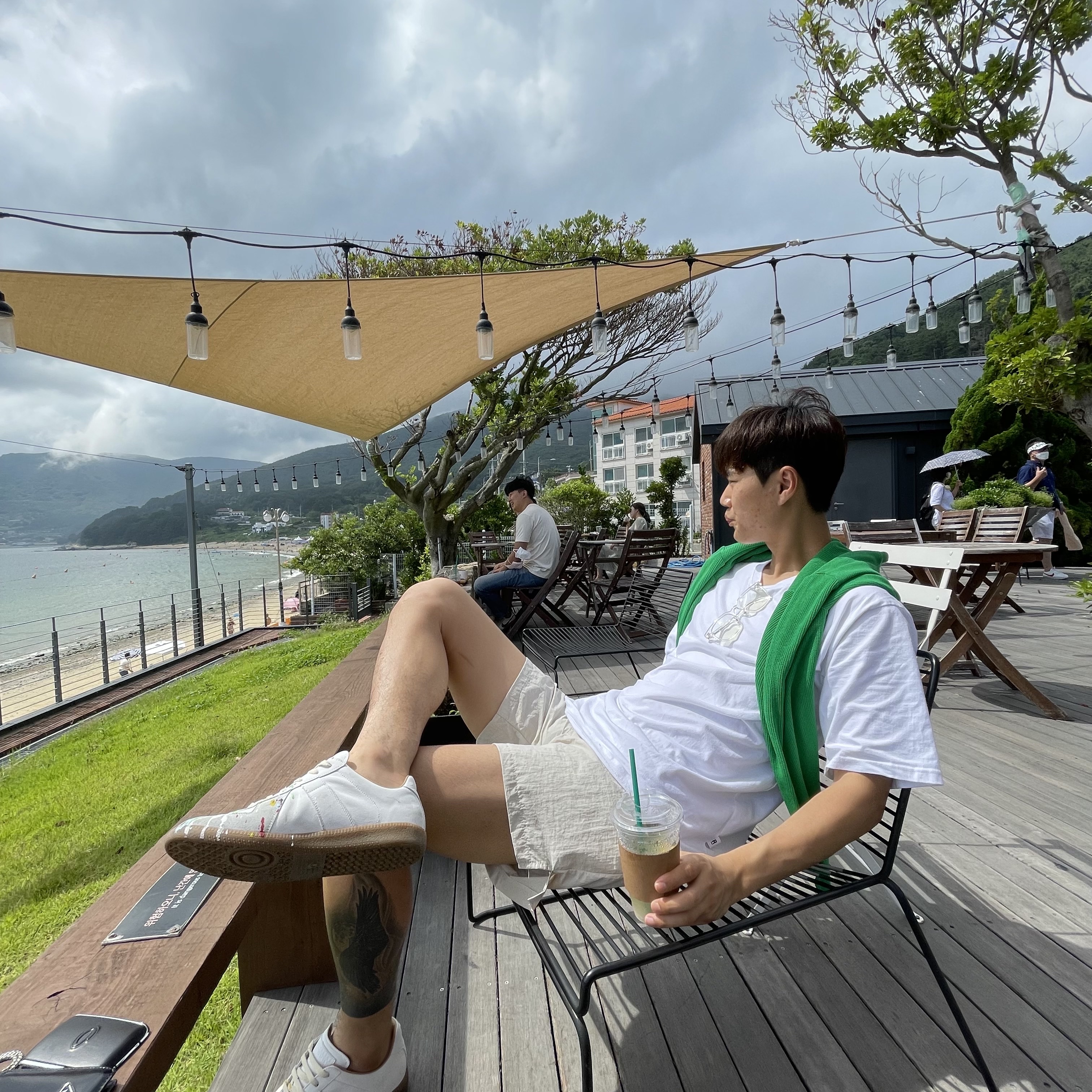 Maison Margiela Replica Paint Drop Sneakers 착용 스타일 - 3