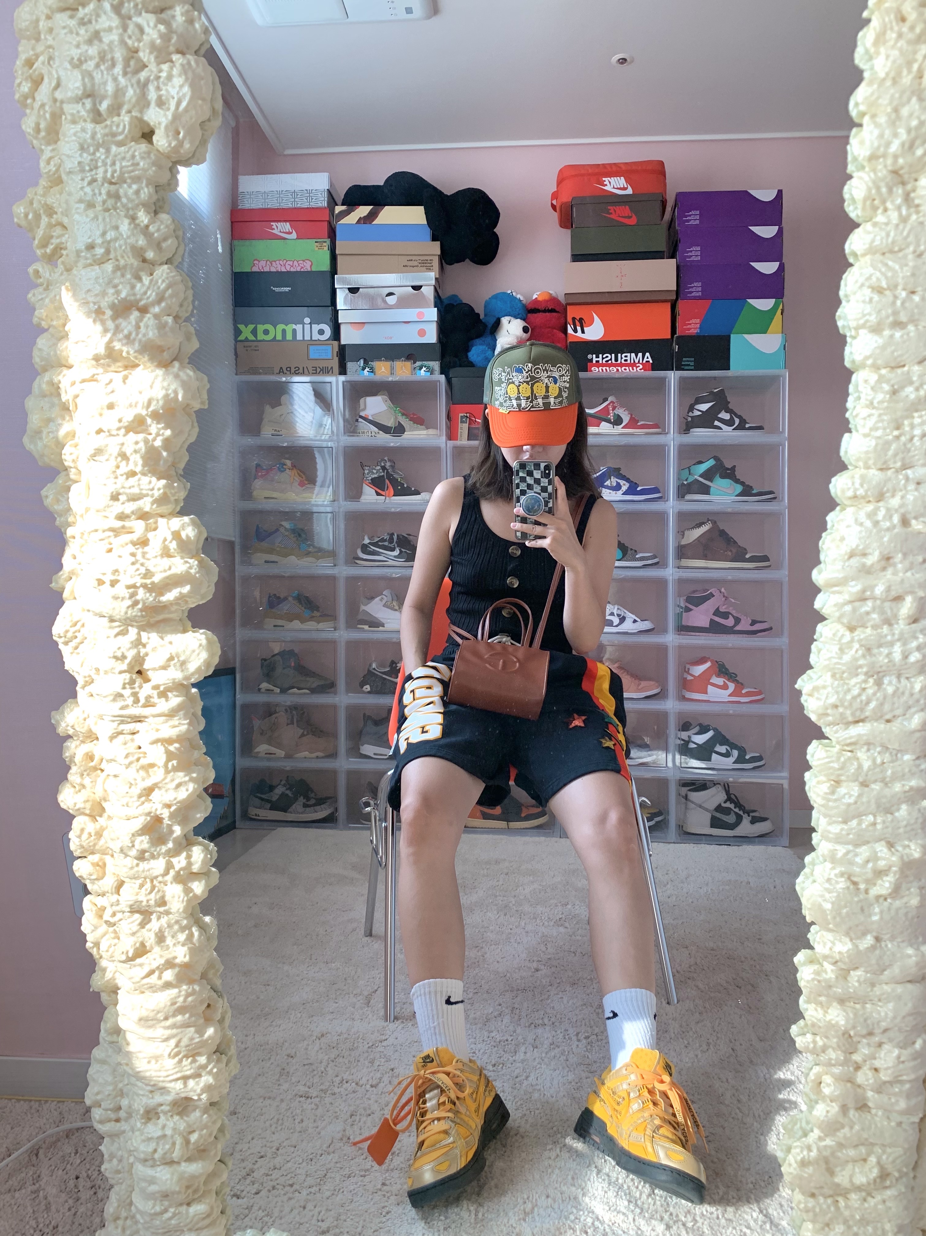 Nike x Off-White Air Rubber Dunk University Gold 착용 스타일