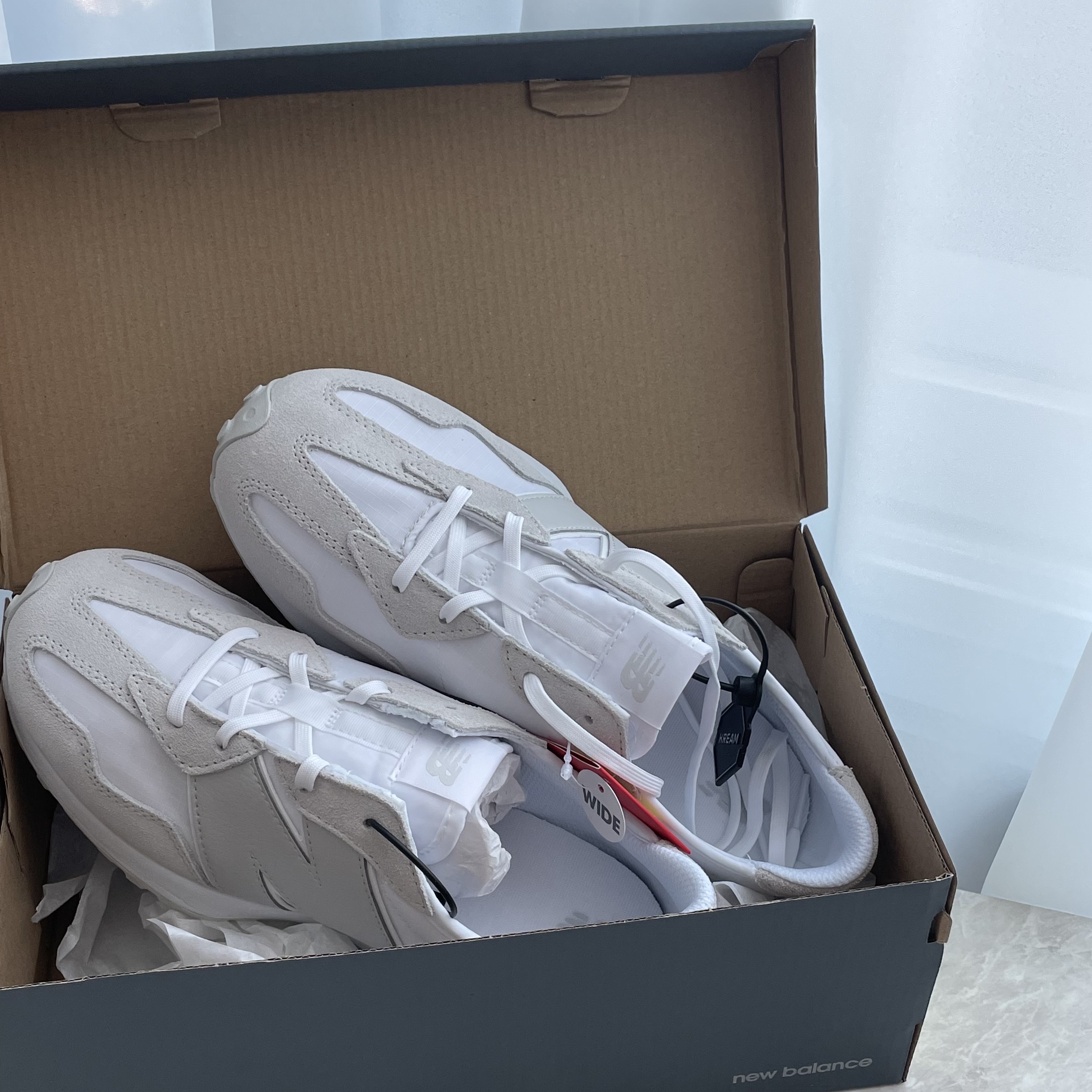 (GS) New Balance 327 White Grey - JD Sports Exclusive 착용 스타일
