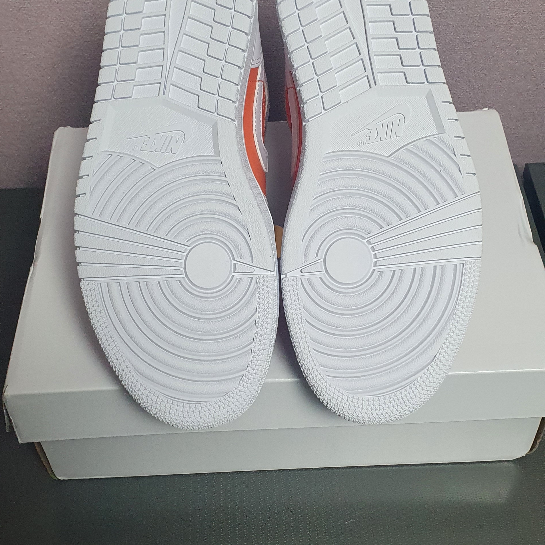(W) Jordan 1 Mid SE Bright Citrus 착용 스타일 - 4