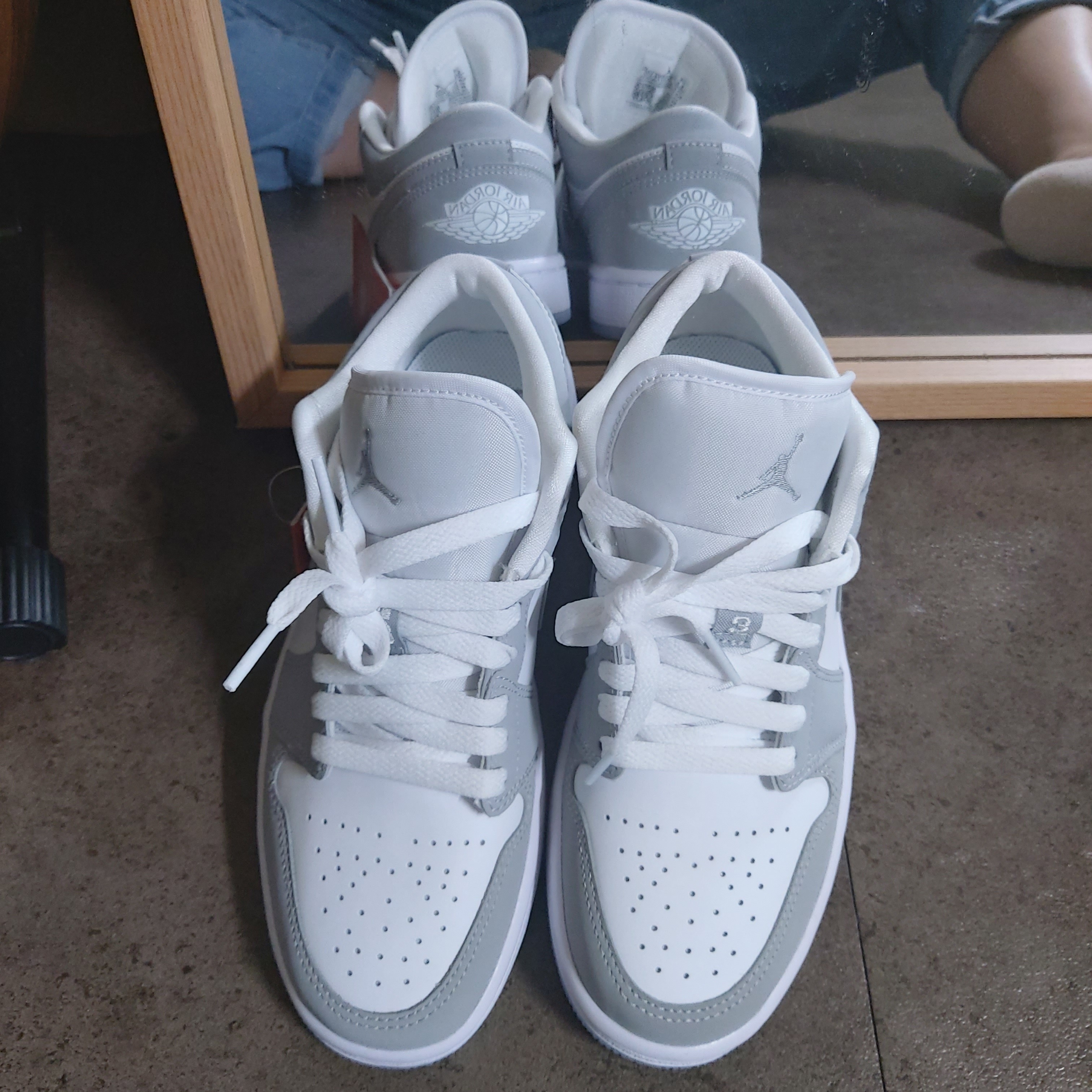 (W) Jordan 1 Low White Wolf Grey 착용 스타일 - 3