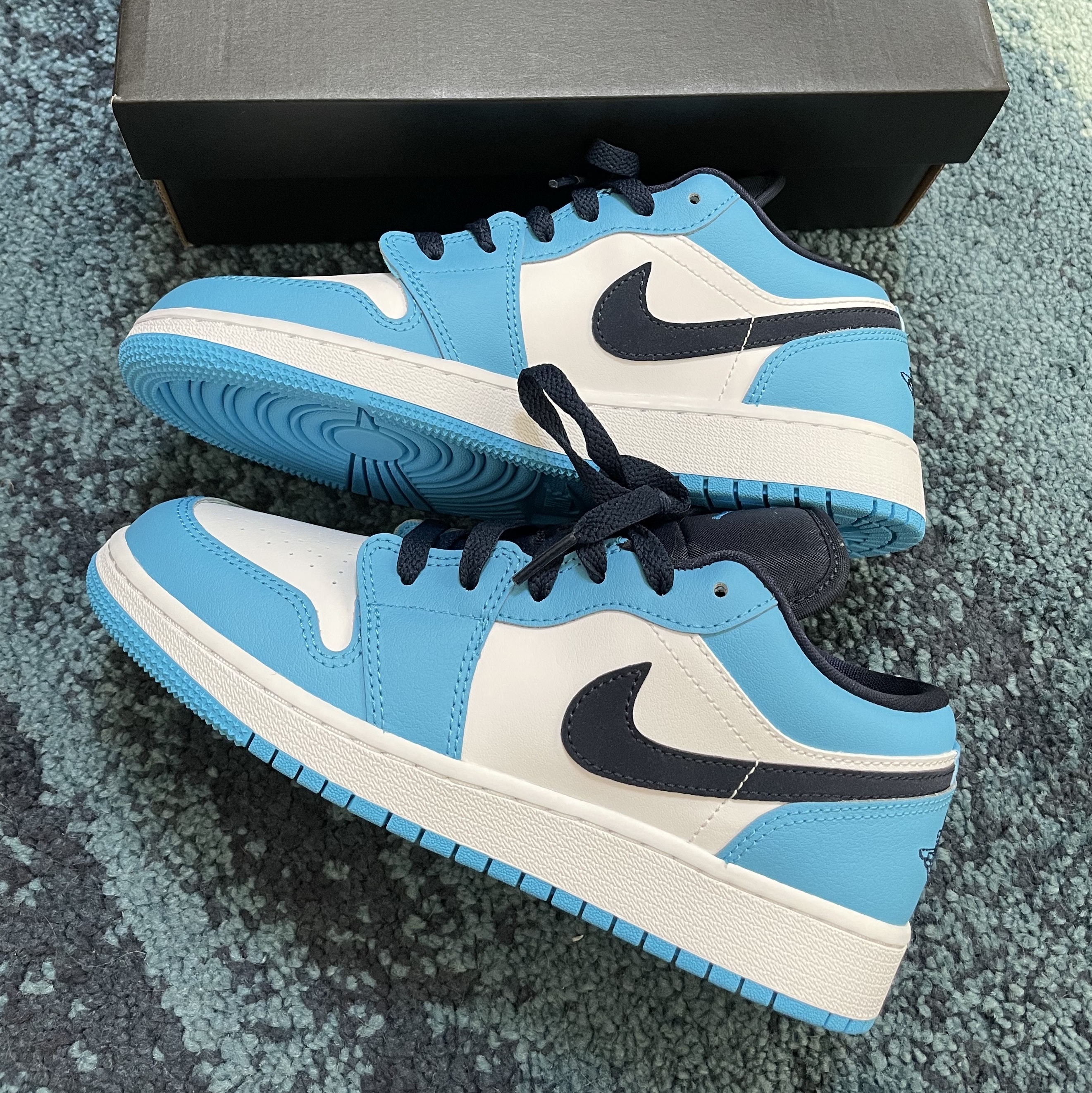 Jordan 1 Low Dark Powder Blue 착용 스타일
