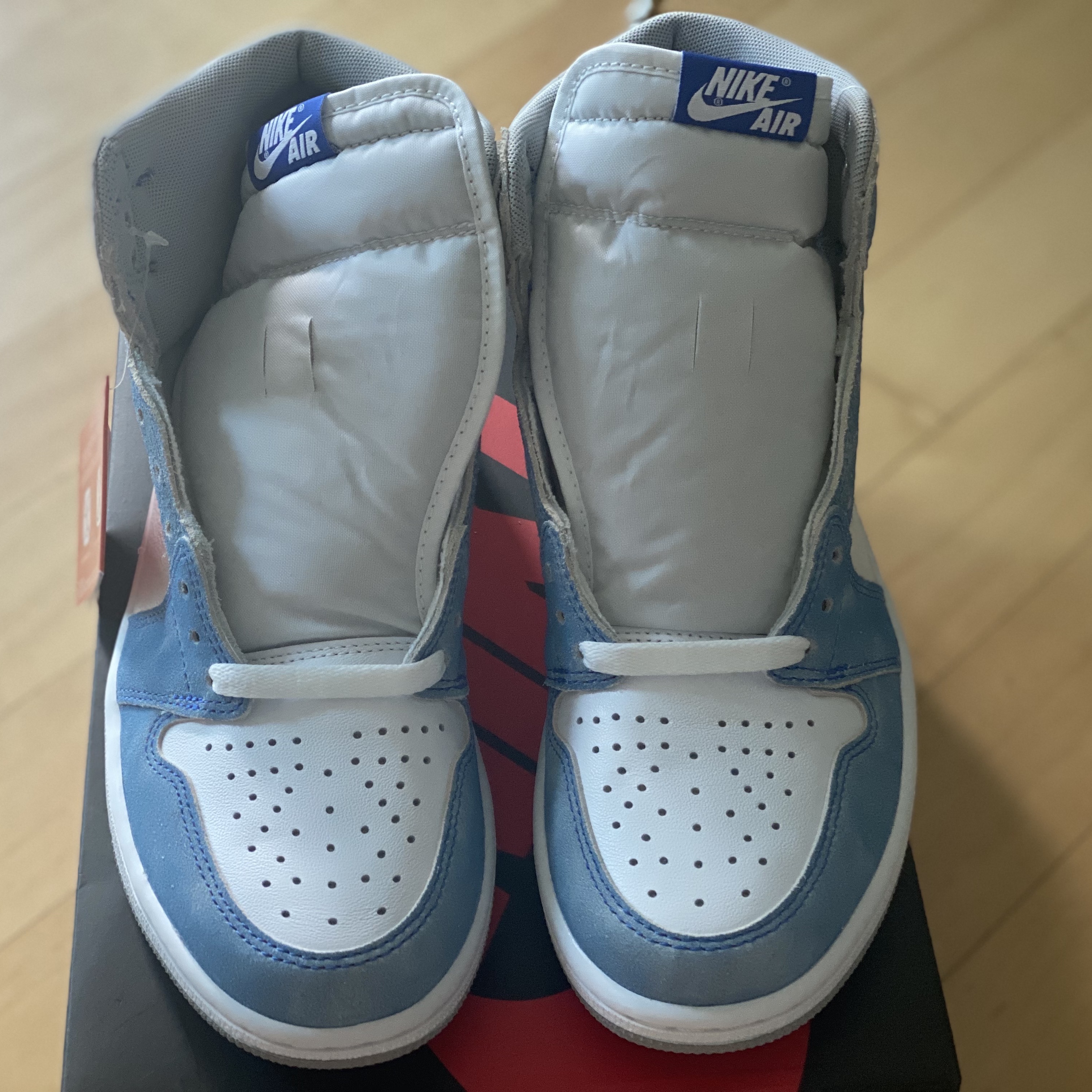 Jordan 1 Retro High OG Hyper Royal 착용 스타일 - 3