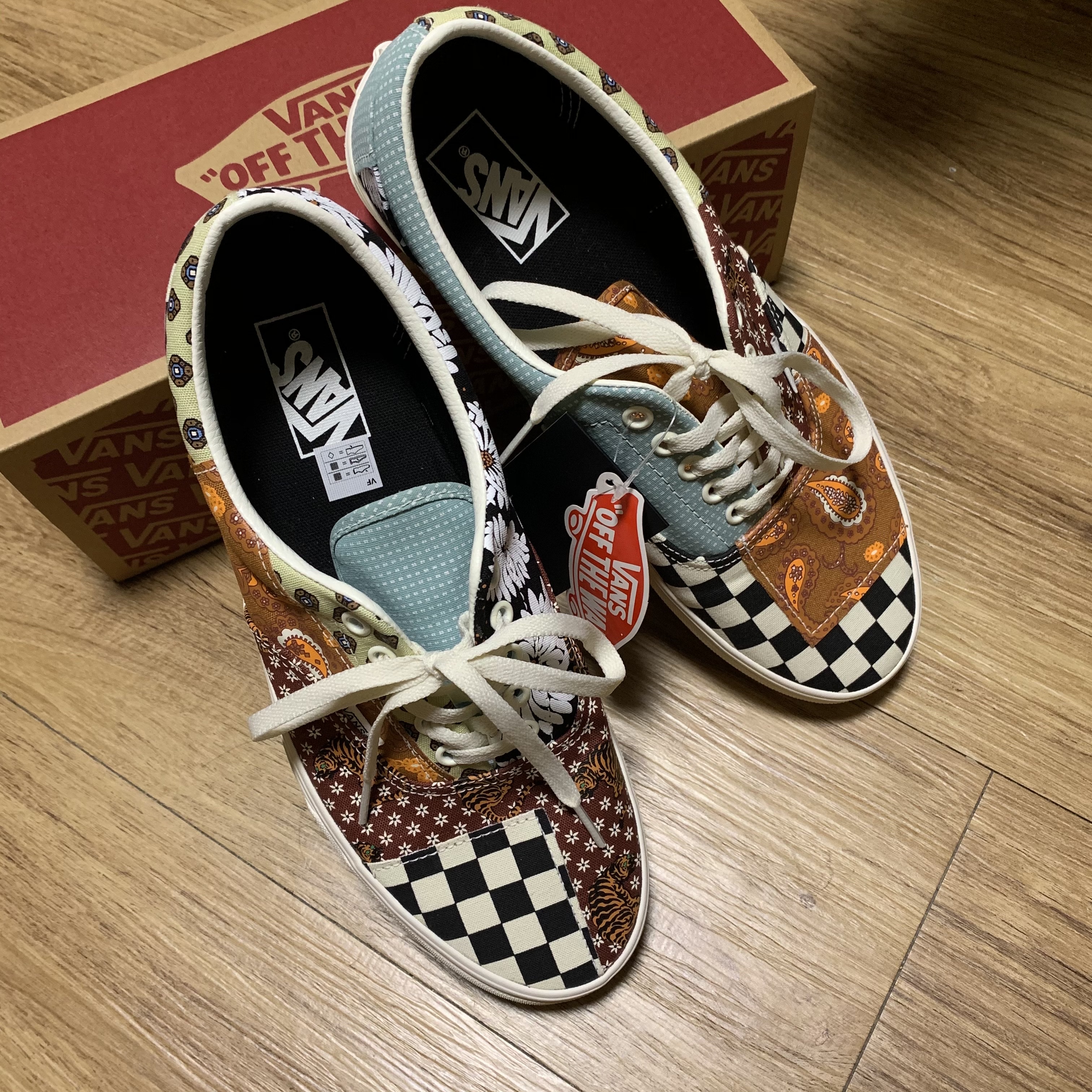 Vans Era Tiger Patchwork 착용 스타일