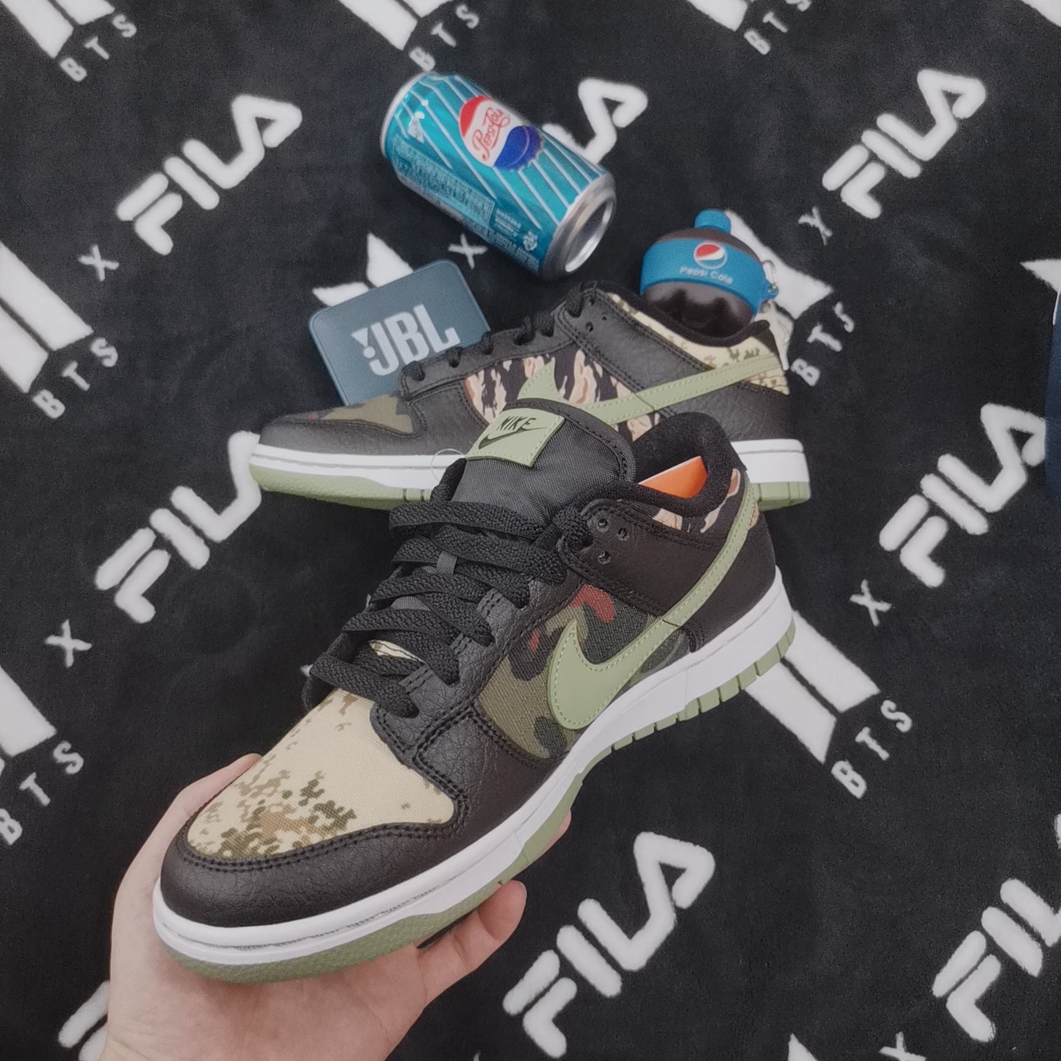 Nike Dunk Low SE Black Multi Camo 착용 스타일 - 5