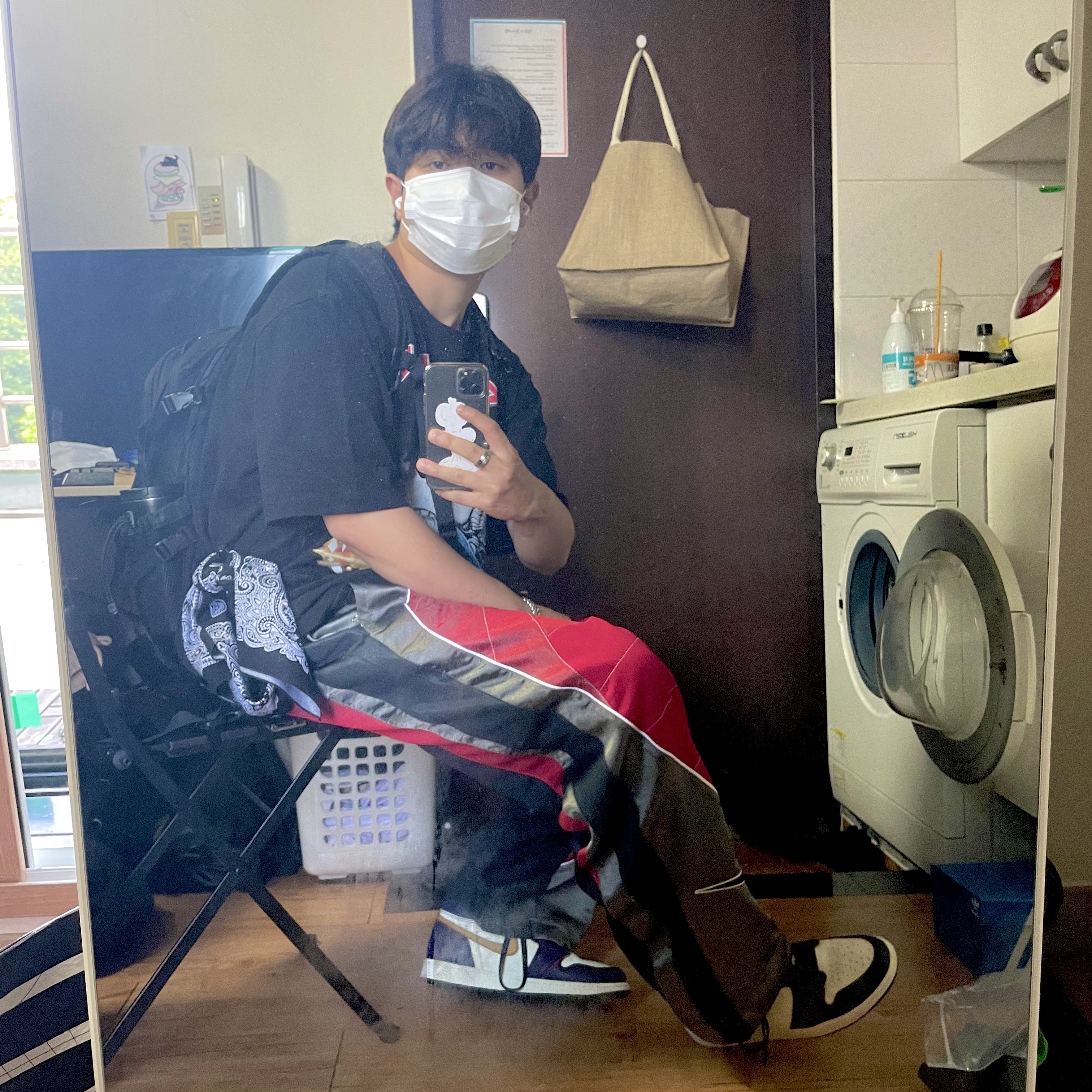 Jordan 1 Retro High OG Defiant SB LA to Chicago, Nike x Cactus Plant Flea Market MX Rave Pants Red Grey Black - Asia 착용 스타일
