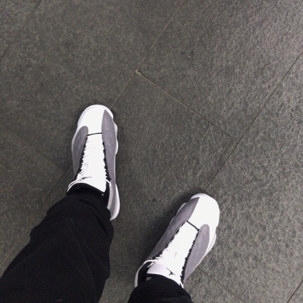 Jordan 13 Retro Atmosphere Grey 착용 스타일